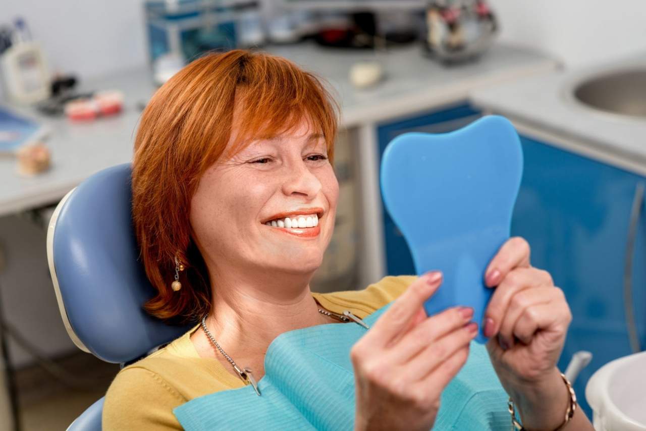 Implante dental profesional en Sevilla de Helident