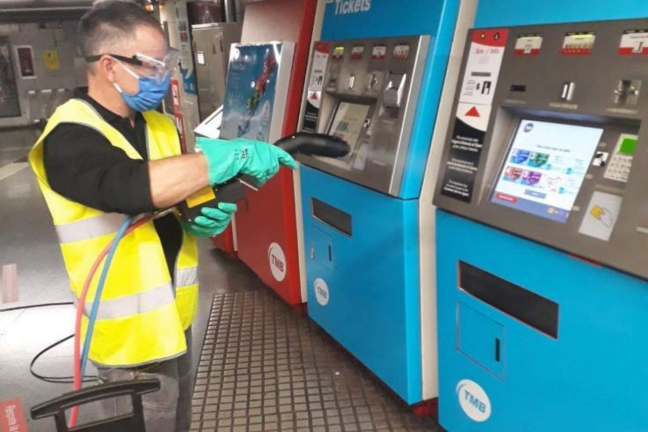 Desinfección de superficies mediante el uso de pulverizador electroestático