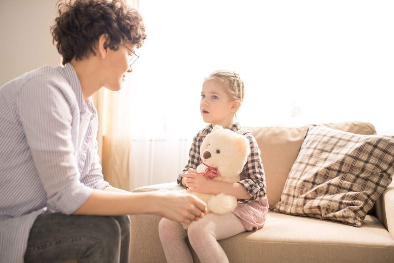 Psicólogo infantil: ¿Cómo afecta el confinamiento a los niños? por Brilo Psicólogos