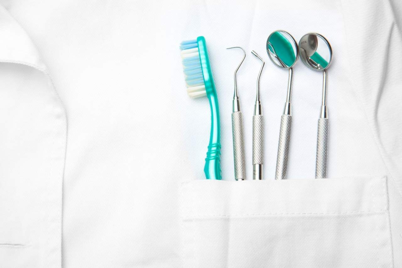 Clínica Dental Helident: ¿Cuál es la diferencia de sonreír con confianza con dentistas Sevilla?