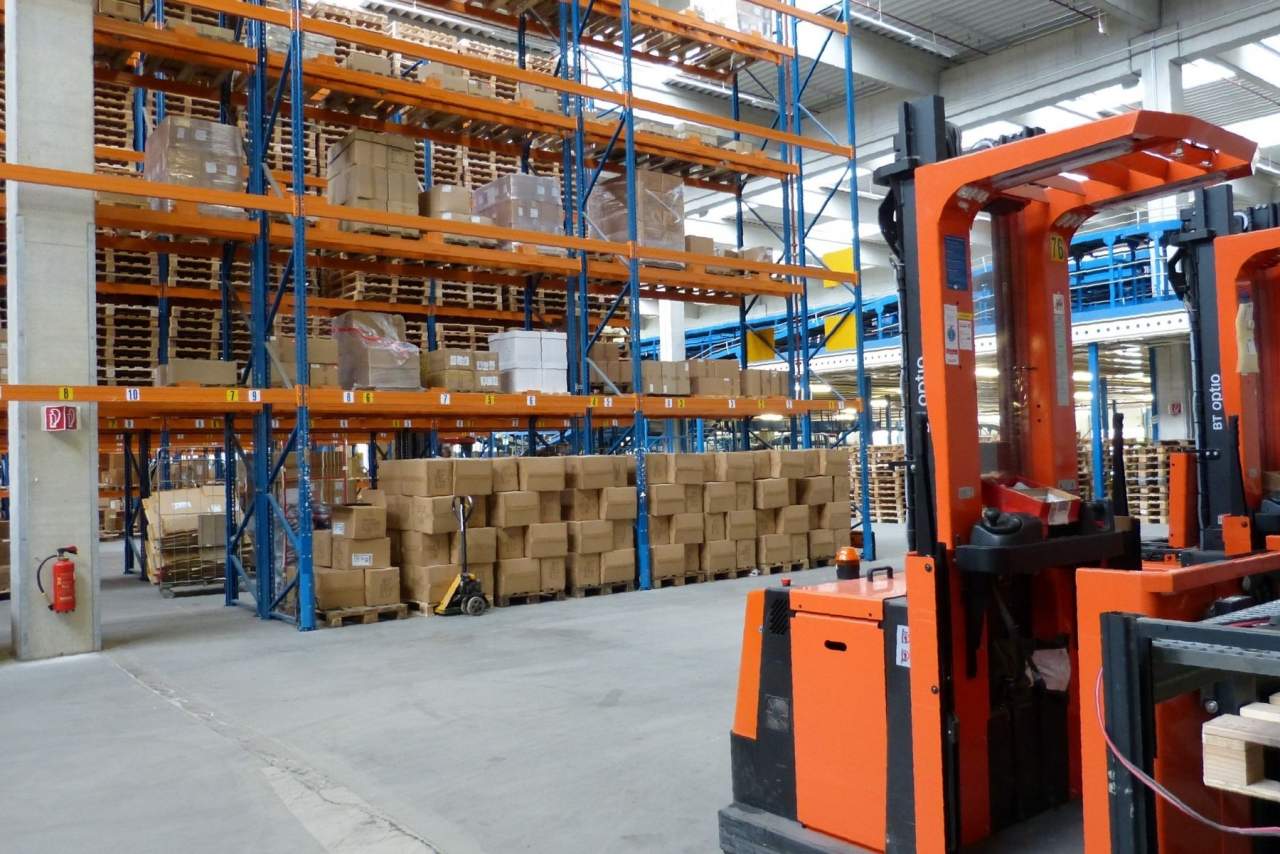 HP Elevación: Carretillas elevadoras eléctricas nuevas y de ocasión en España