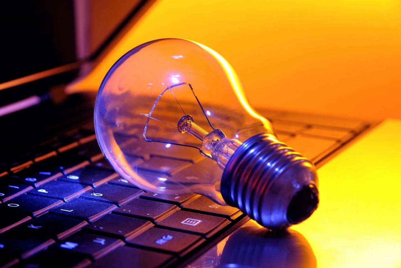 Ahorrar en la factura de la luz es posible gracias a la empresa española Gurú Energía