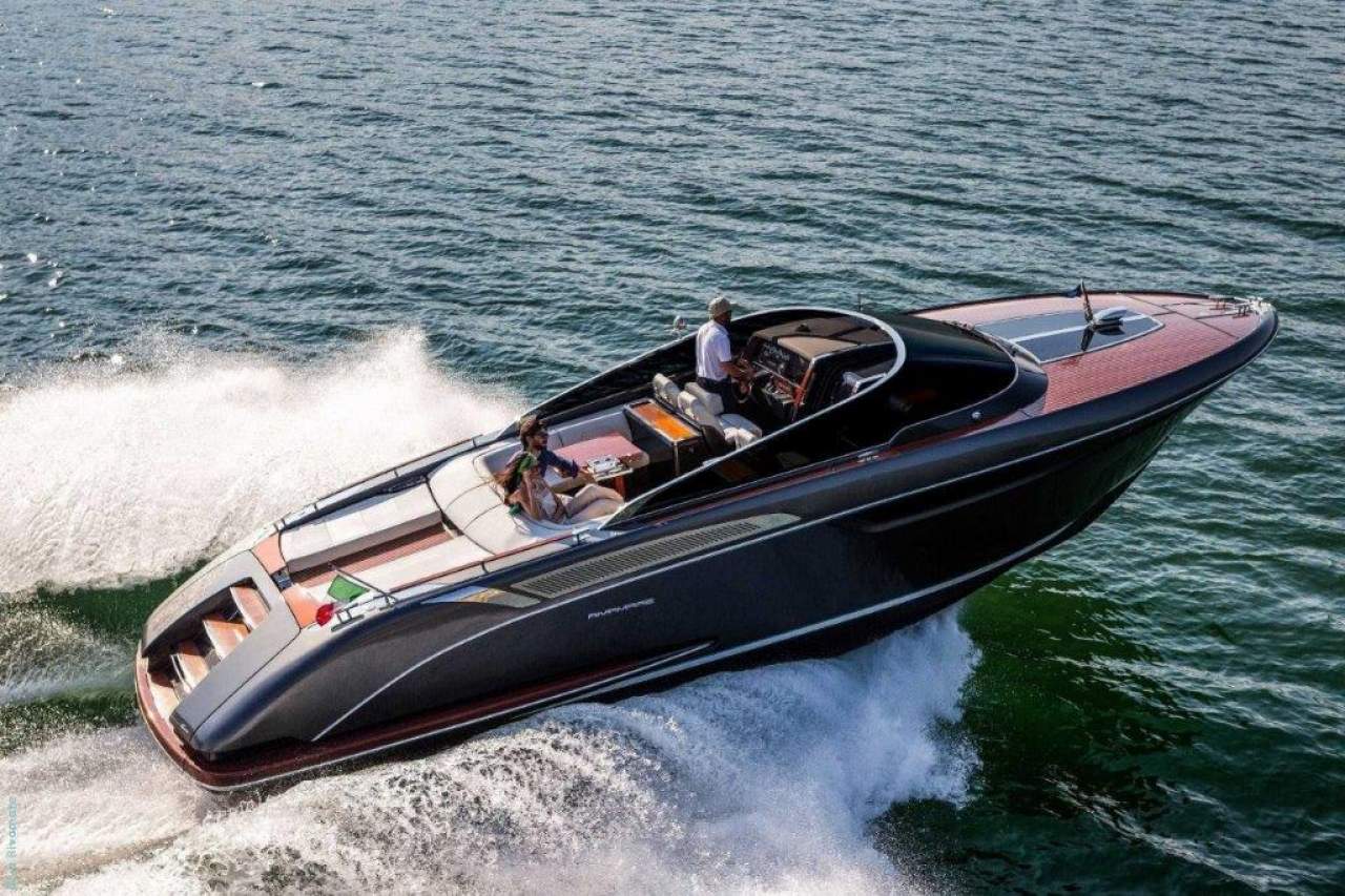 Yacht IN Ibiza: alquiler de barco en Ibiza