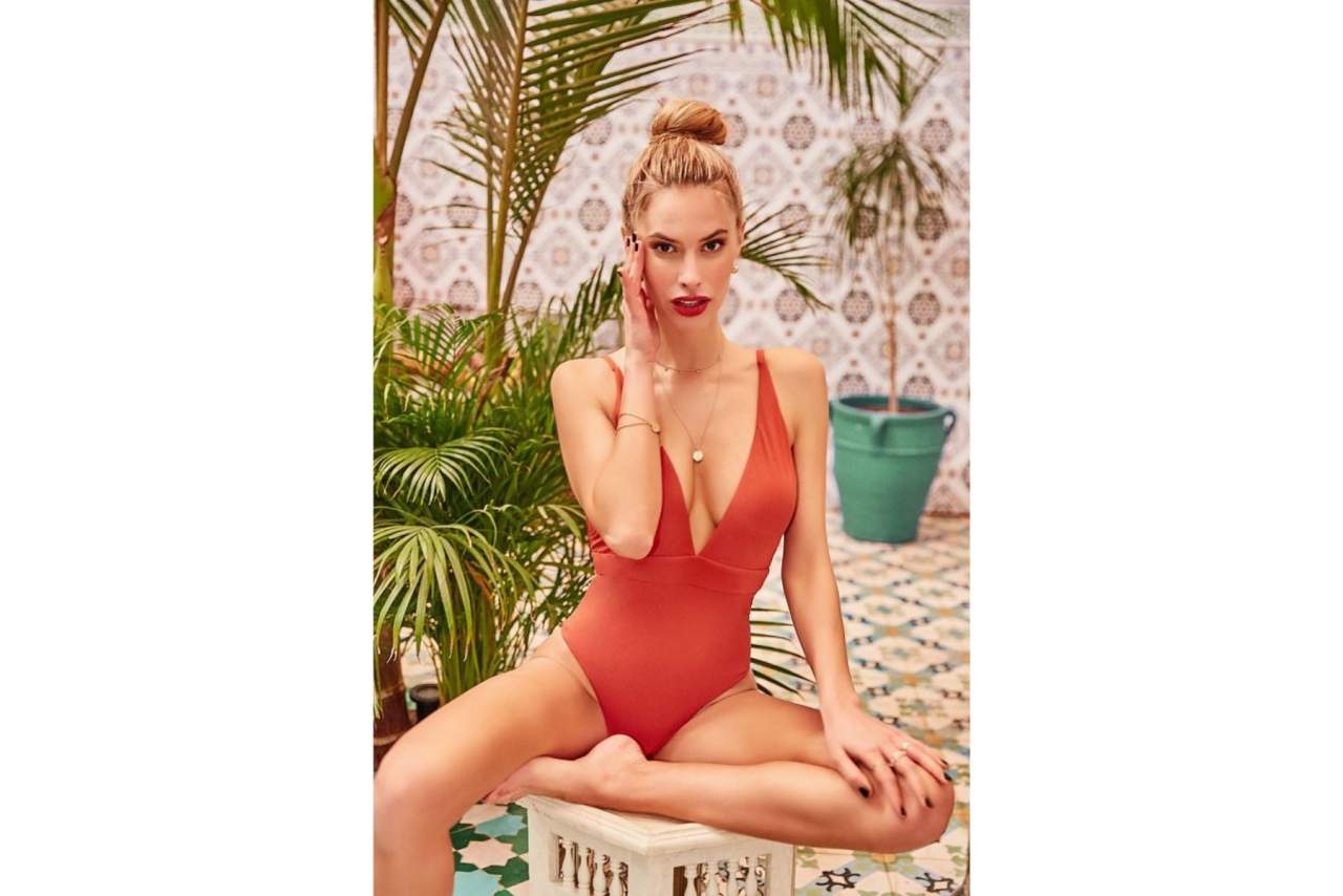 El diseño y el color se unen en los bañadores y bikinis Pasarelle este verano