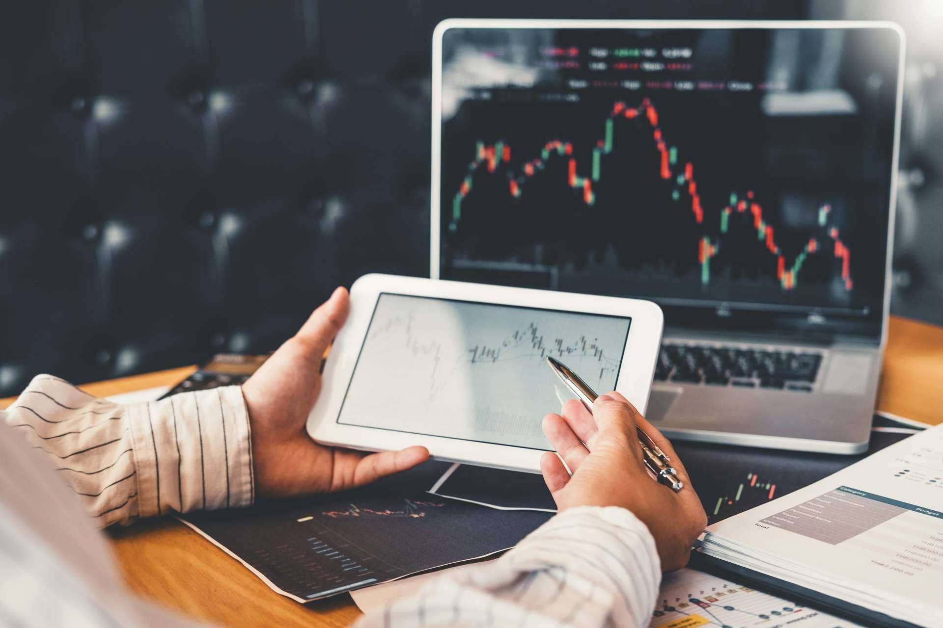 Traders Business School ofrece cursos para entender ¿Qué es hacer trading?