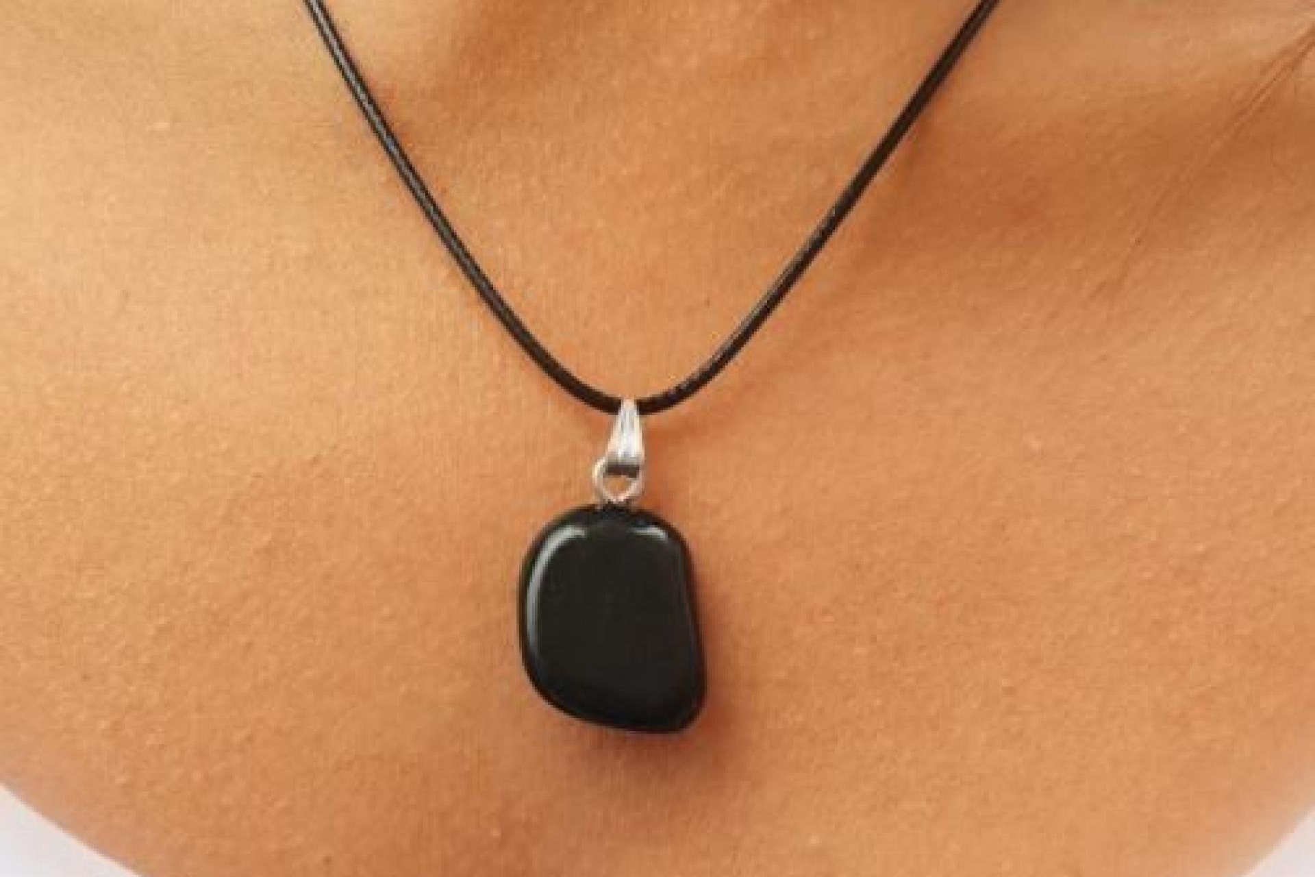 Tierra de Gemas, la tienda de minerales online donde el cliente podrá encontrar una gran variedad de colgantes de piedras
