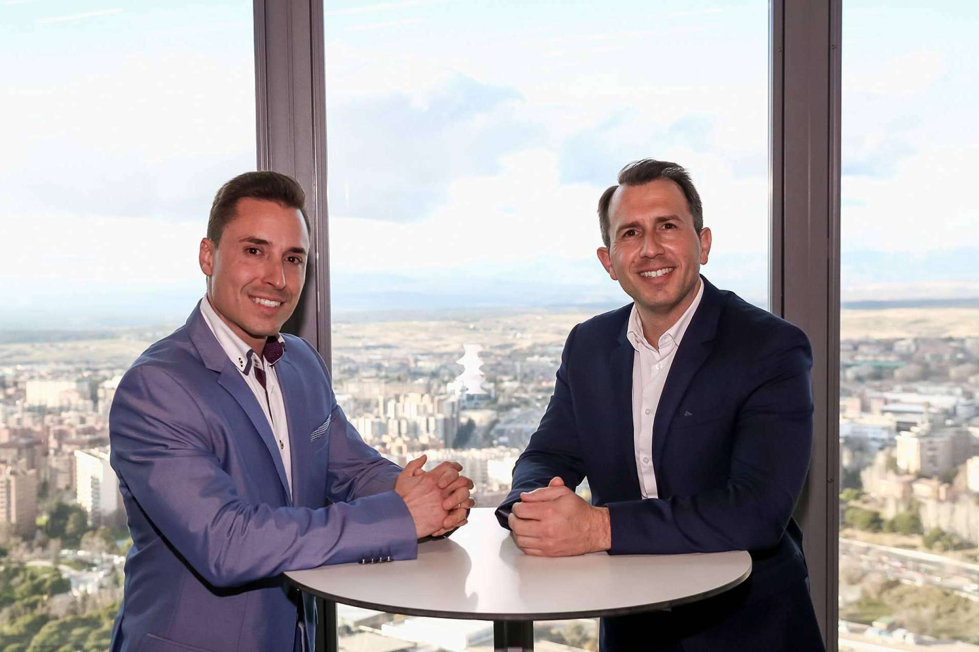 ¿Cómo cerrar una venta de valor alto? Las técnicas de venta de Alfonso & Christian