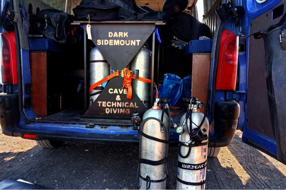 Dark Sidemount: el buceo técnico y su auge en España