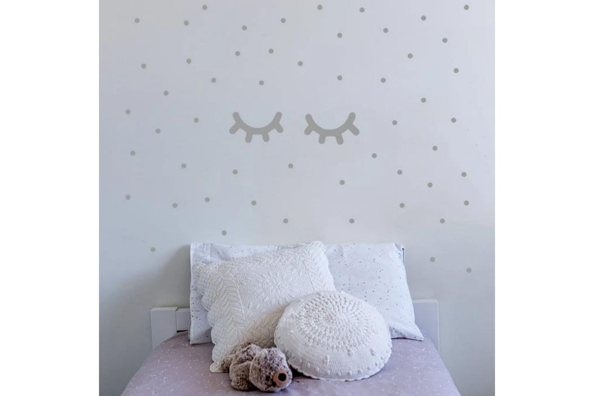 La tienda online Nicolasito ofrece una amplia oferta de vinilos de pared infantiles