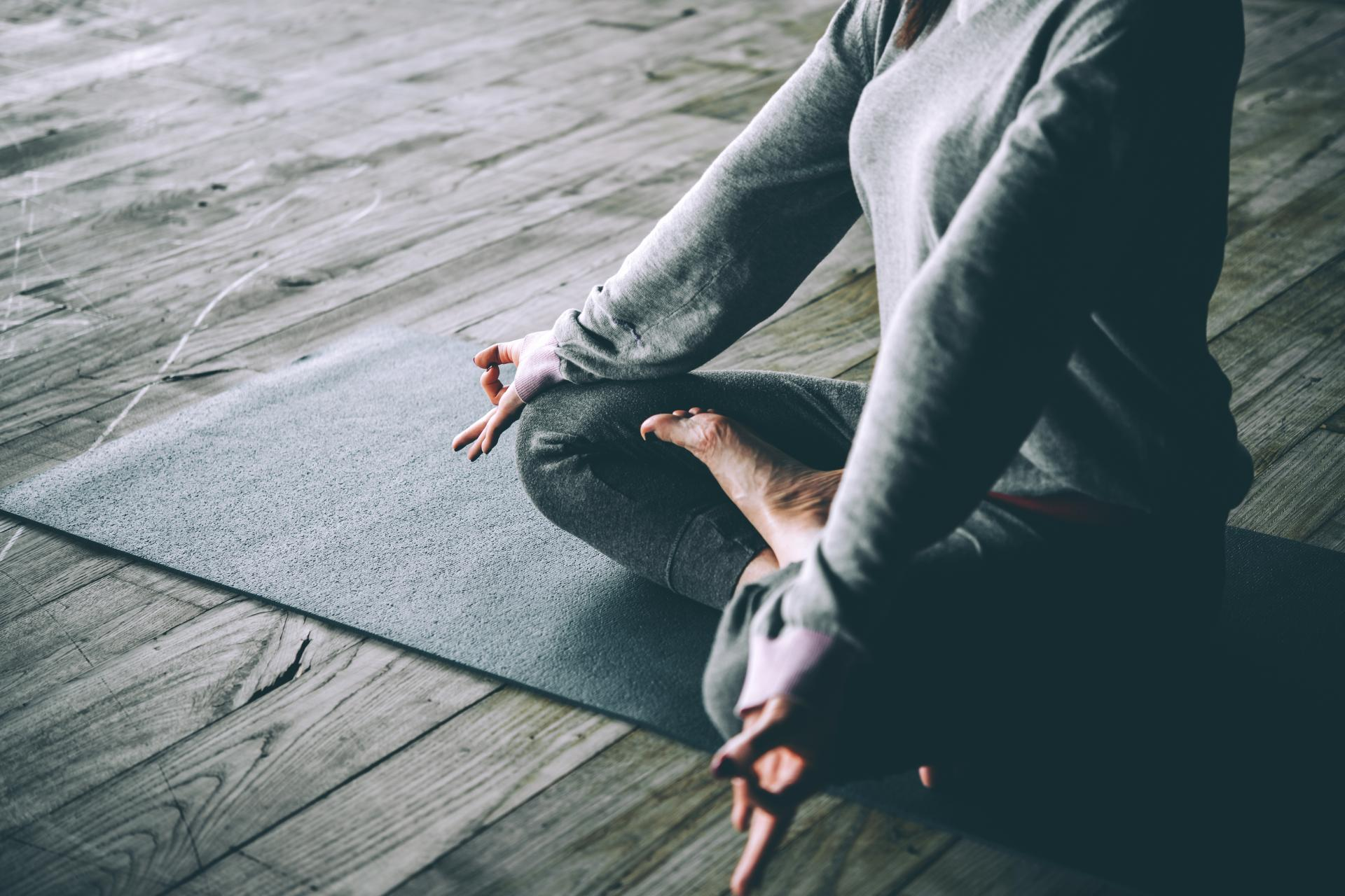 Practicar yoga online en la Escuela de Yoga Nazaret Hermida
