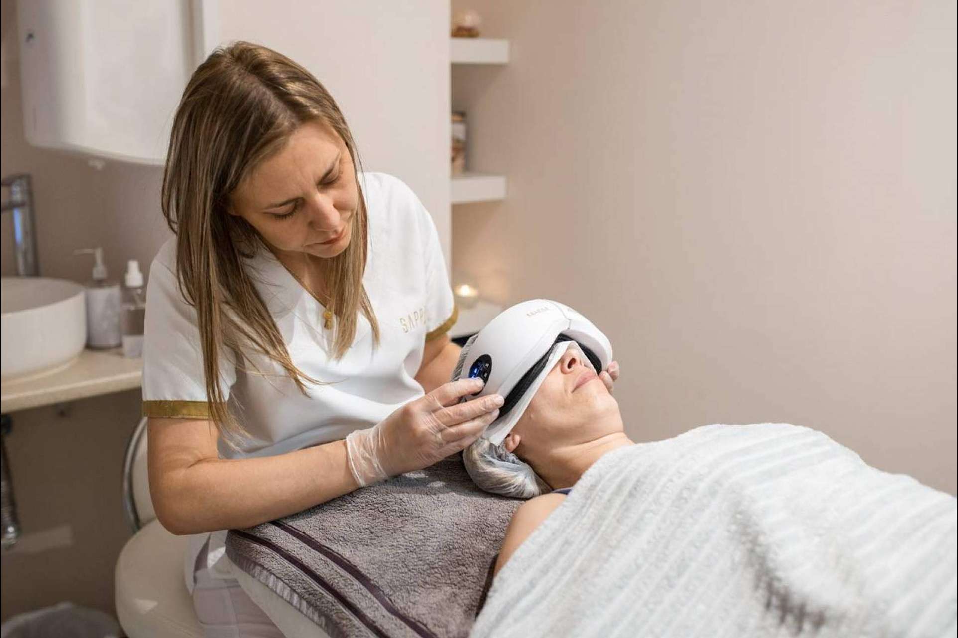 El centro Sapphira Privé Logroño dispone del exclusivo tratamiento con las gafas de presoterapia ocular Iridium