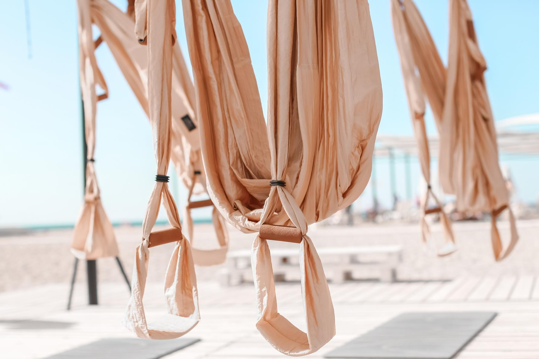 Clases de yoga aéreo en Valencia: Gobinde yoga Alboraya