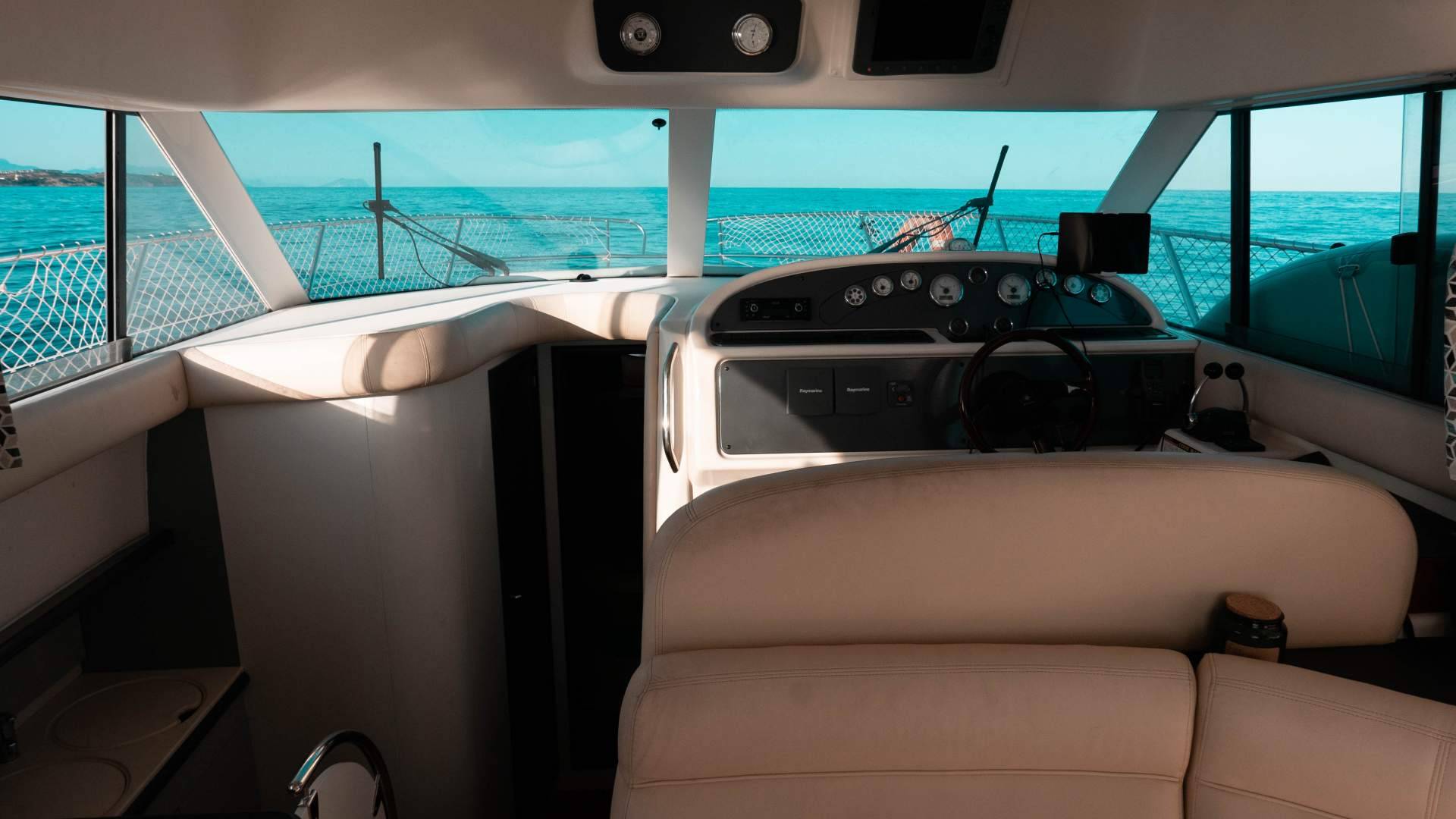 ¿Cuándo es el mejor momento para alquilar barcos en Alicante según Sur La Mer?