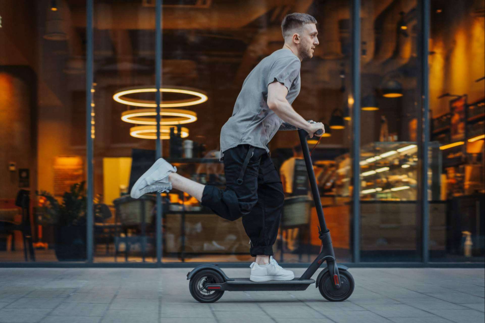 Alquilar un patinete eléctrico en Barcelona con LYNX: la última tendencia