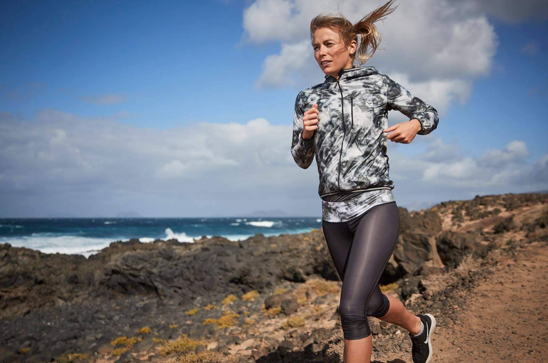 ¿Dónde conseguir cortavientos running mujer? Taymory