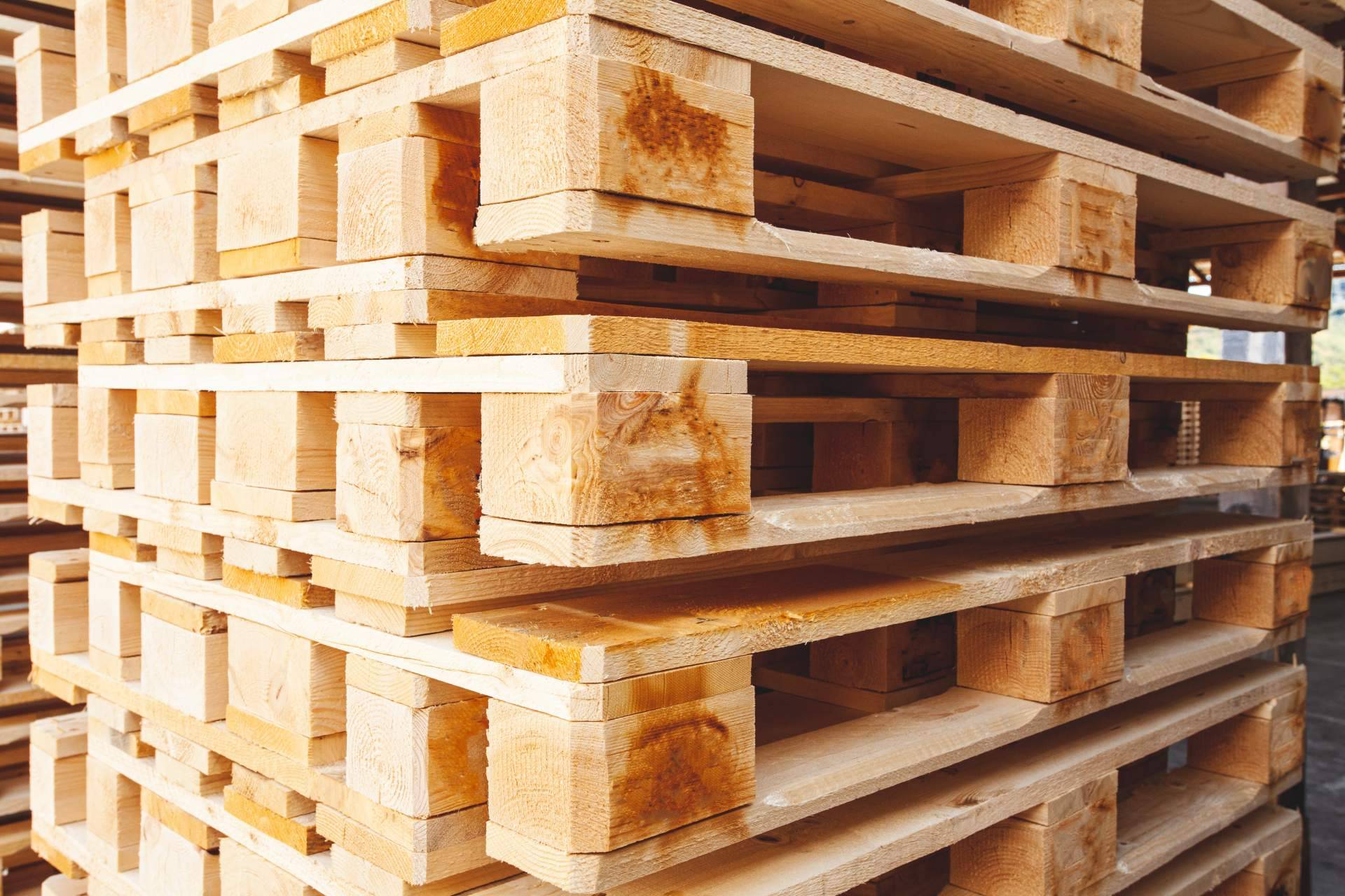 Europalet, una de las empresas líderes en el sector, ofrece palés reciclados de madera