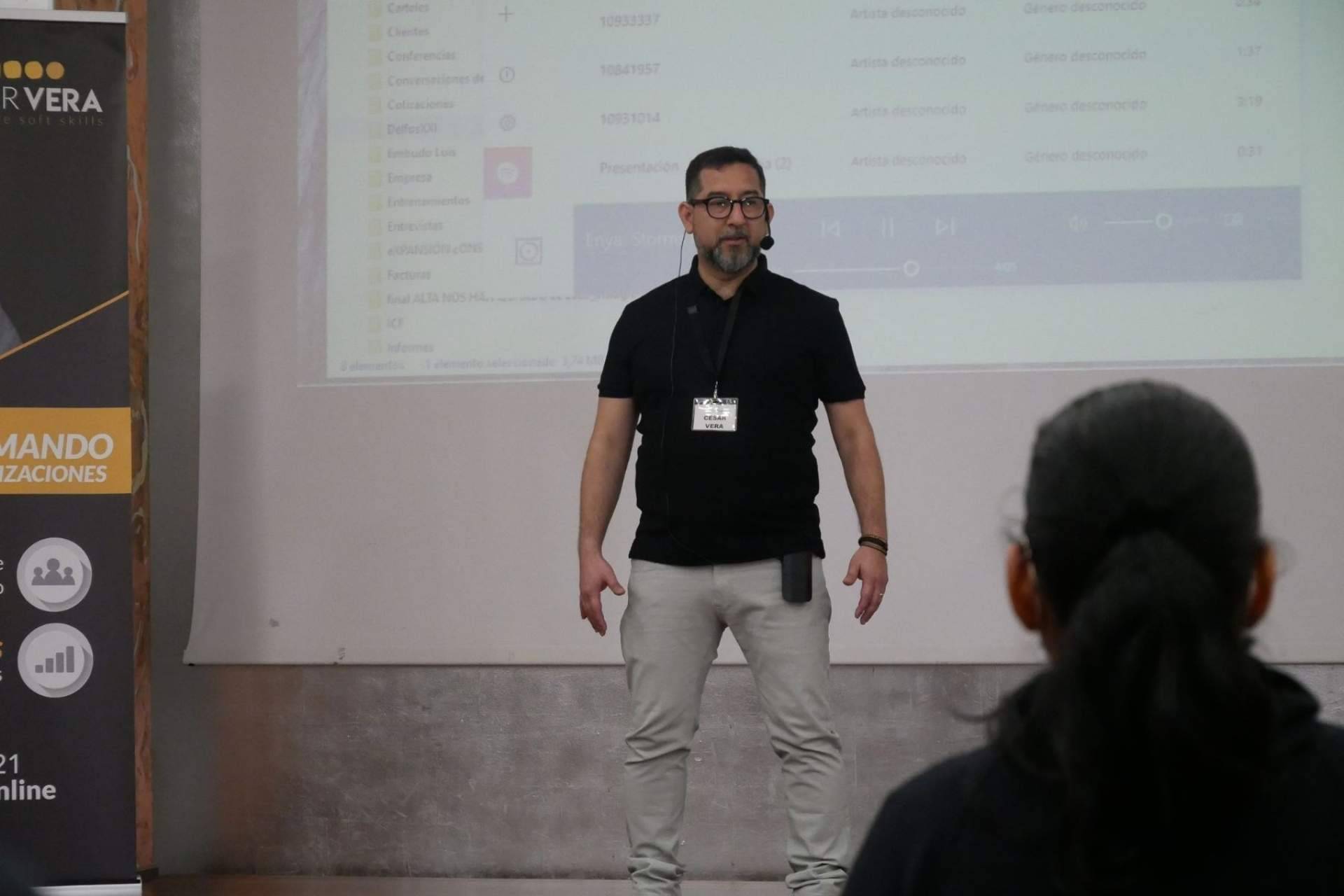 Poner fin a las limitaciones profesionales gracias al curso de formación 'Iniciación a la PNL', impartido por el coach César Vera