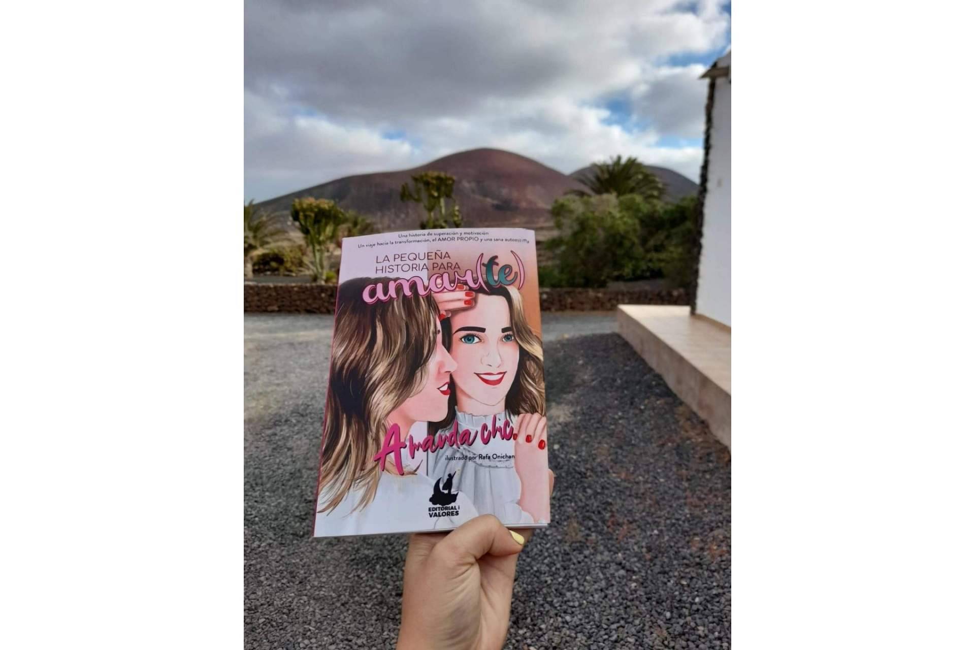 El libro sobre el amor propio, la autoestima y el empoderamiento de la influencer Amanda Chic