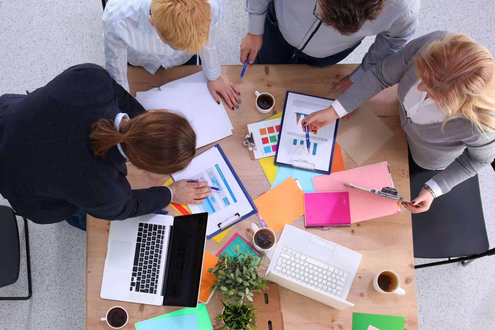 Definir la estrategia empresarial o la imagen corporativa de una empresa: Consultoría empresarial O Castro Work