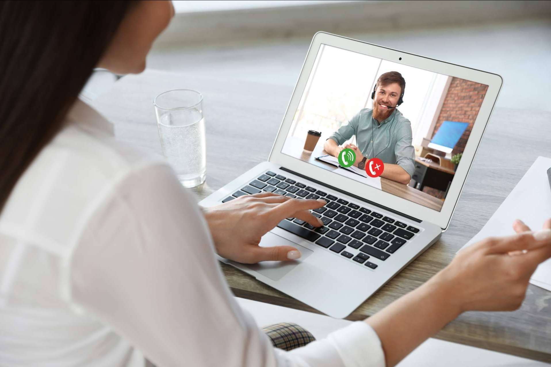 ¿Cuáles son las ventajas de contratar los servicios de telefonía e internet para profesionales y empresas de Beonlinesoluciones?