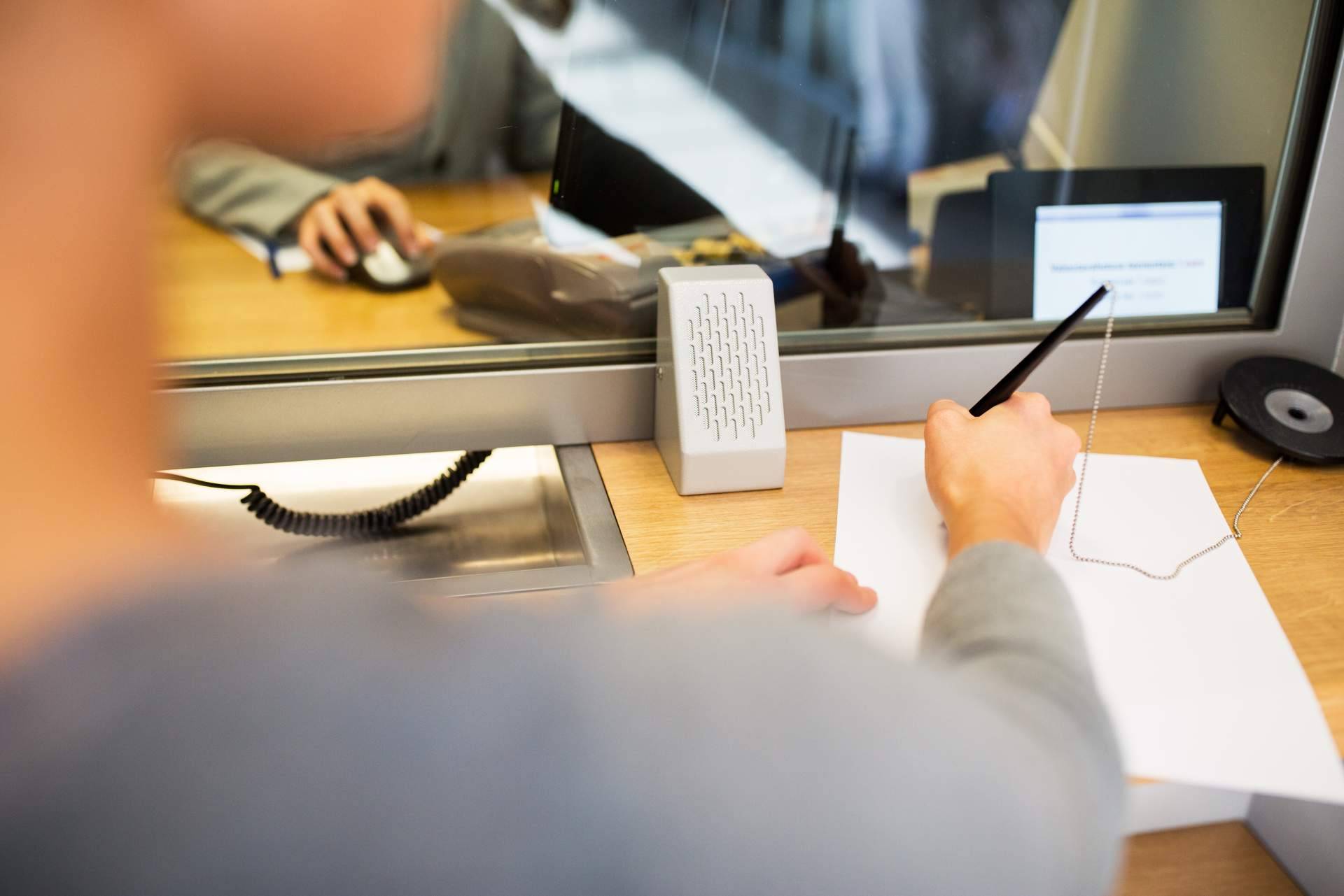 La plataforma de ayuda al consumidor, Víctimas del Crédito, asesora a los clientes sobre abusos bancarios en contratos