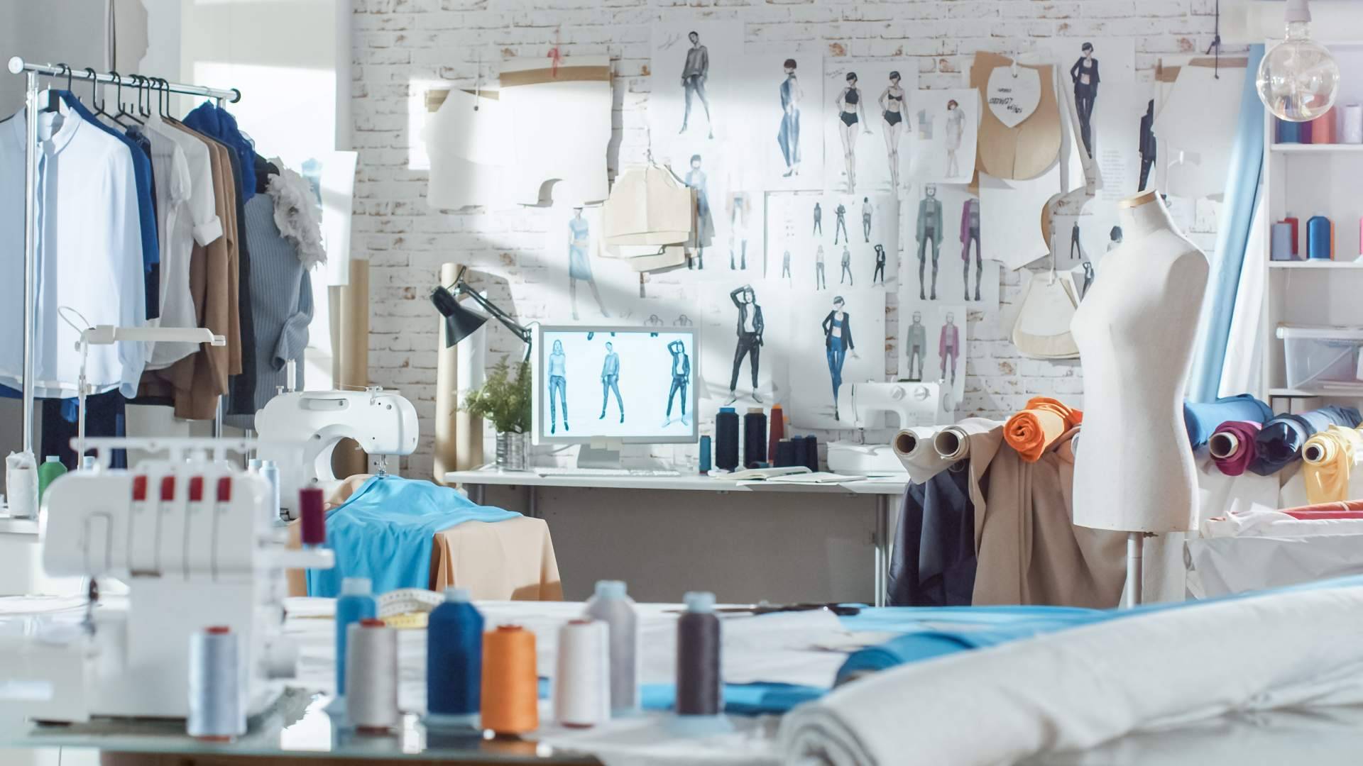 Proceso de patronaje textil en el estudio creativo Workroom