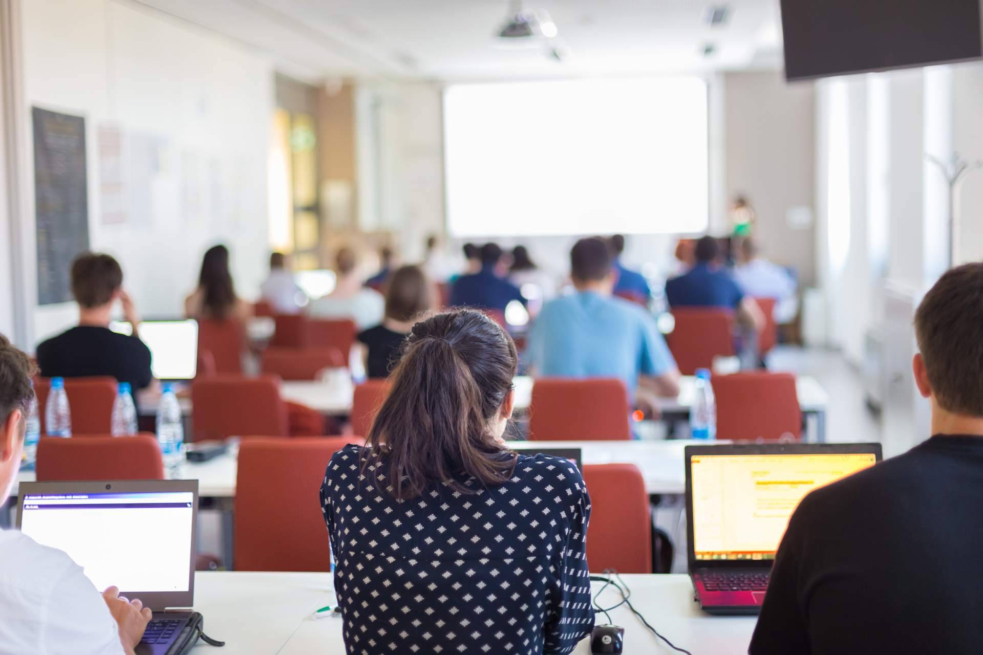 El centro de referencia en Logroño y líder en el sector, Academia Iris, ayuda a preparar las oposiciones de Educación Primaria