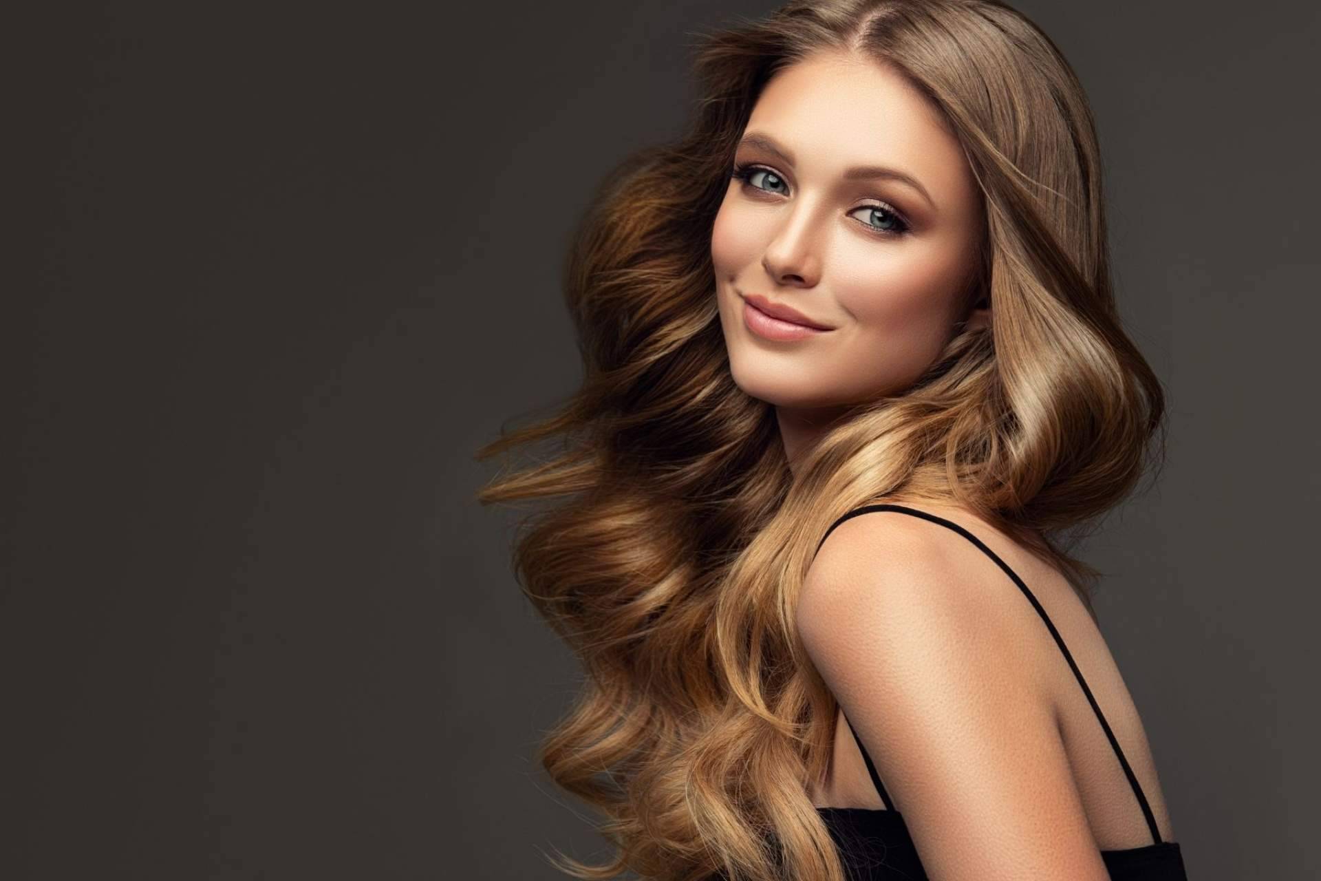 Proteger y restaurar el cabello con el servicio de peluquería saludable de CharoConector