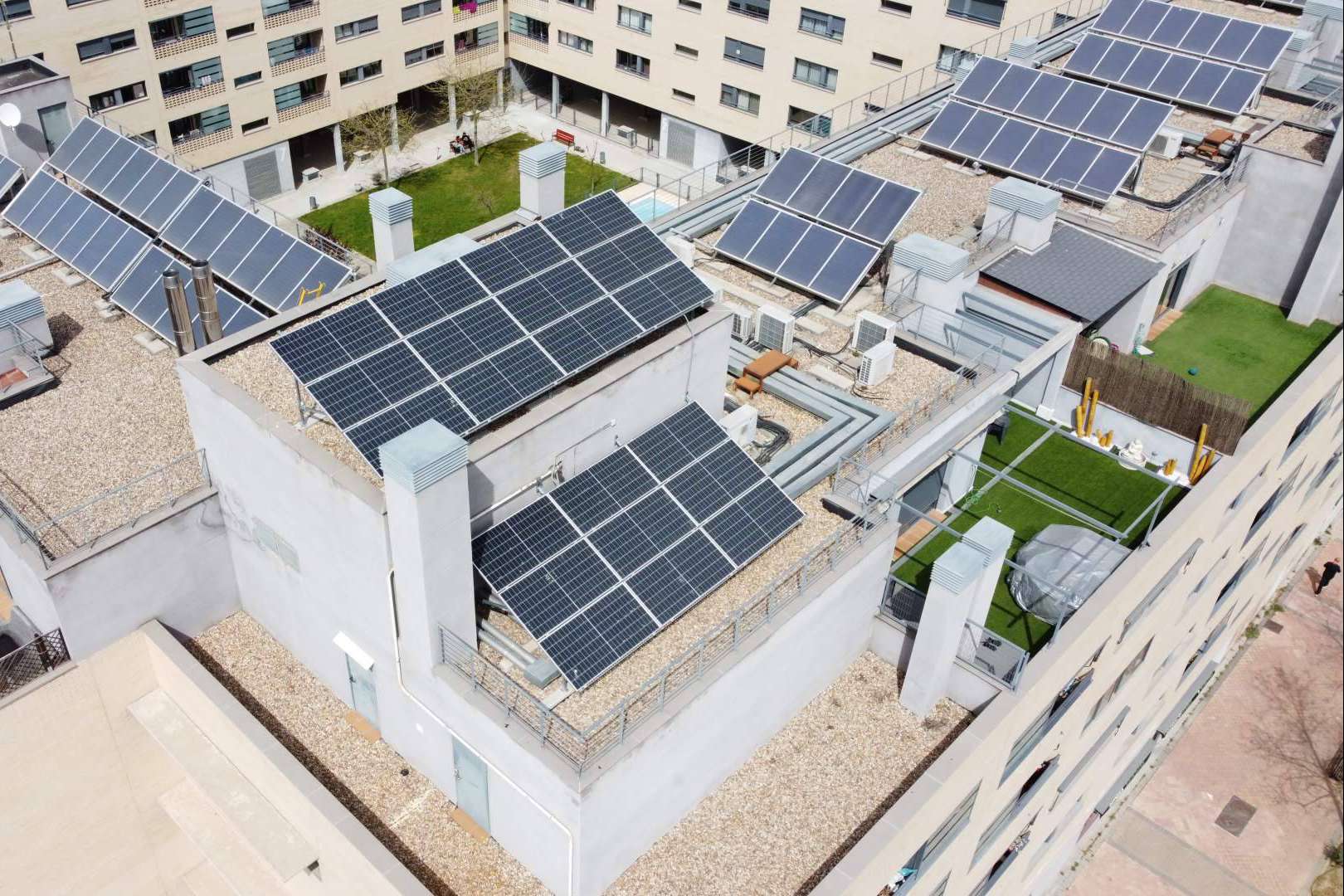 ¿Cuáles son las ventajas de las instalaciones solares compartidas?, según Prime Energy