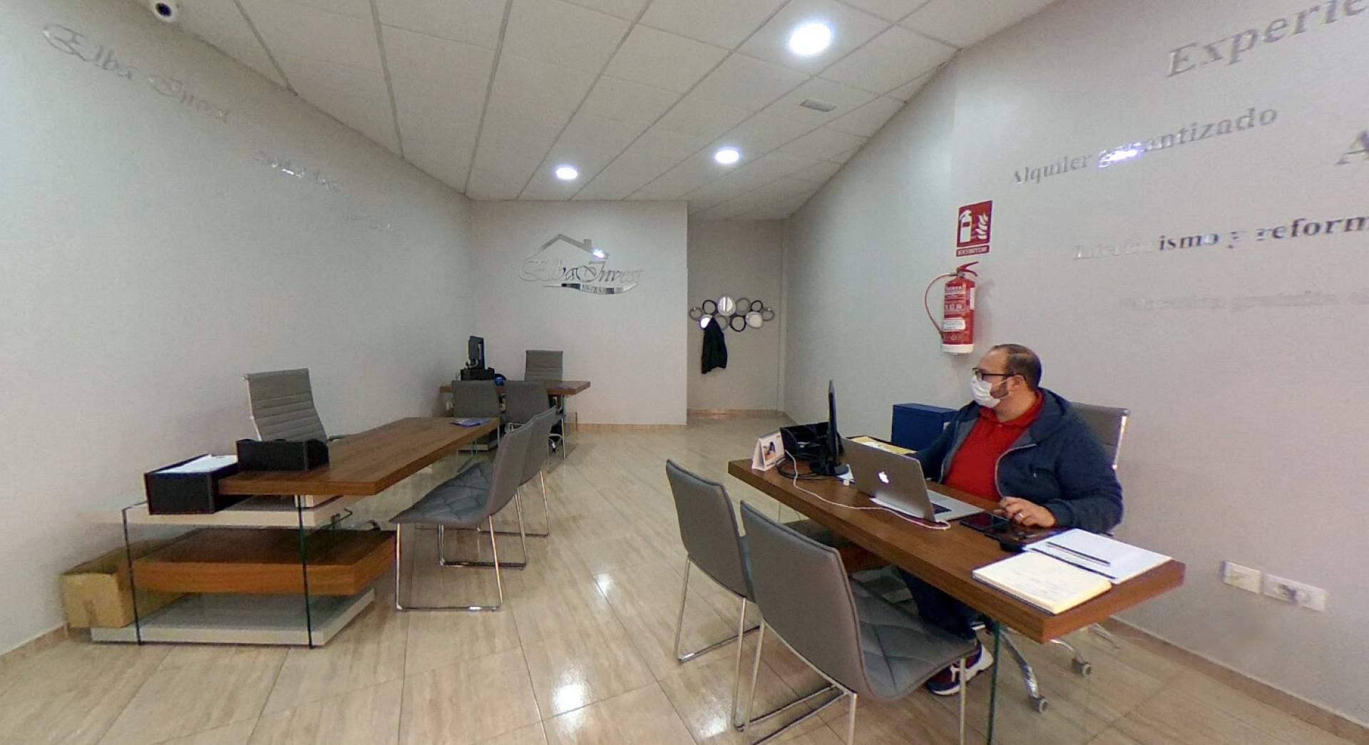 Hacer trámites españoles sin buscar 'help for foreigners': Elba Trad