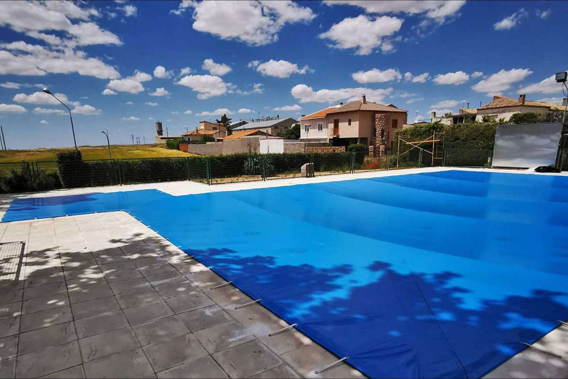 Los consejos para conservar el agua con los cobertores de piscina de invierno de Toldos Picasso