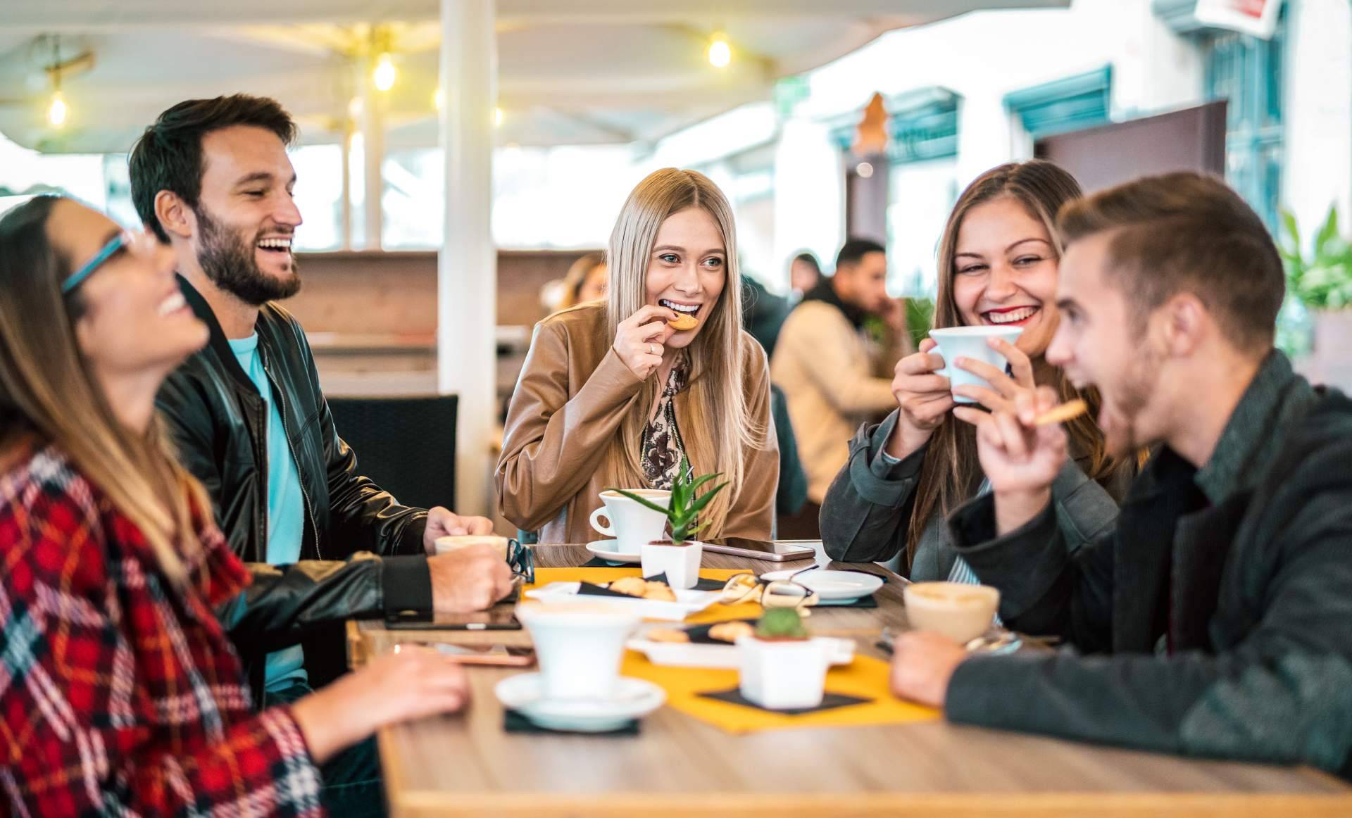 Una de las cafeterías de barrio de la capital con más éxito: Cafetería Las Palmeras