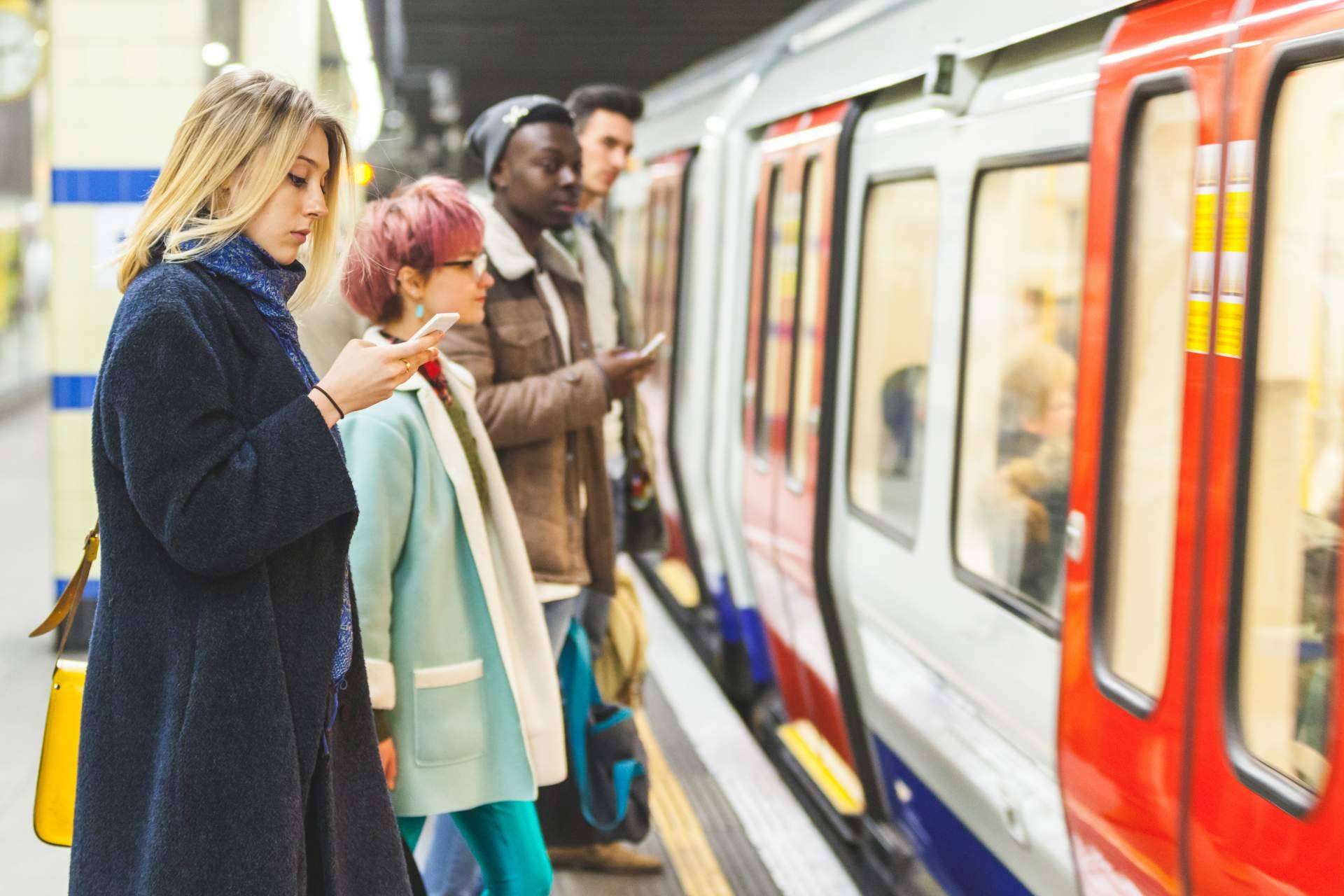 Las ventajas de diseñar una estrategia de publicidad en el metro de Madrid con Ecco Diez