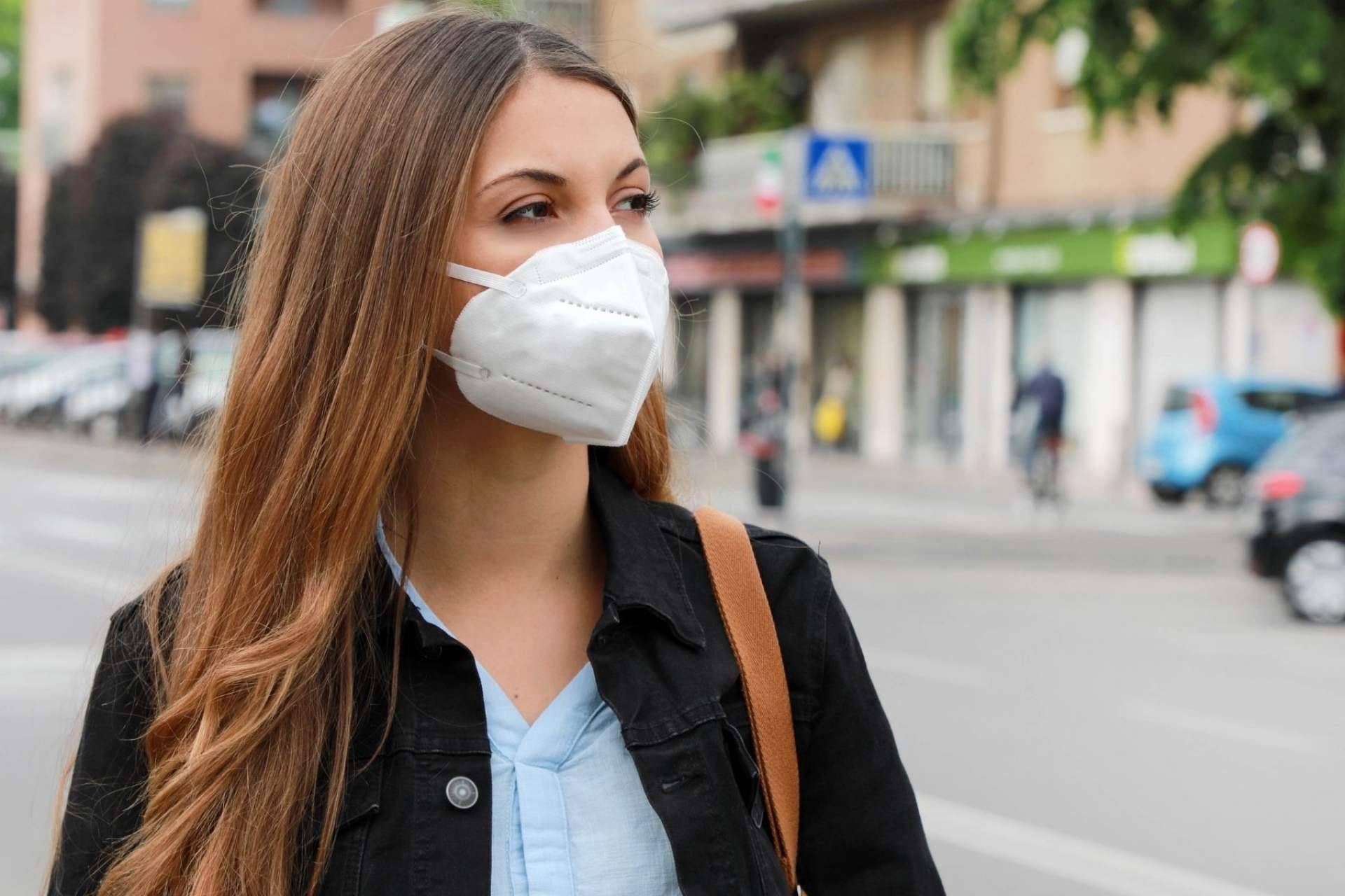 ¿Cómo encontrar protección e imagen de marca en un solo producto? RegaloEmpresas dispone de  Mascarillas FFP2 personalizadas
