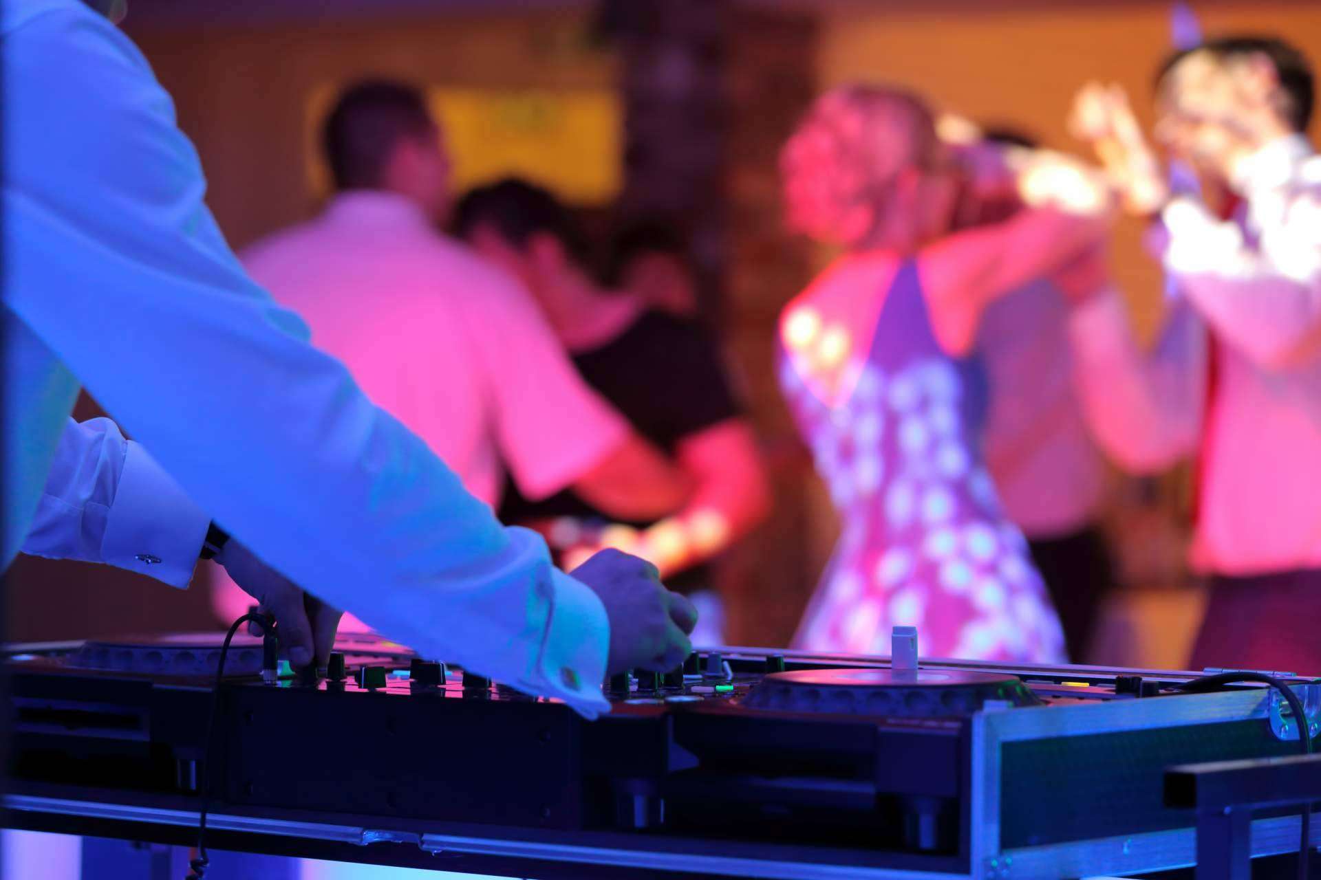 Música y DJ para bodas y eventos con Iñaki Musik