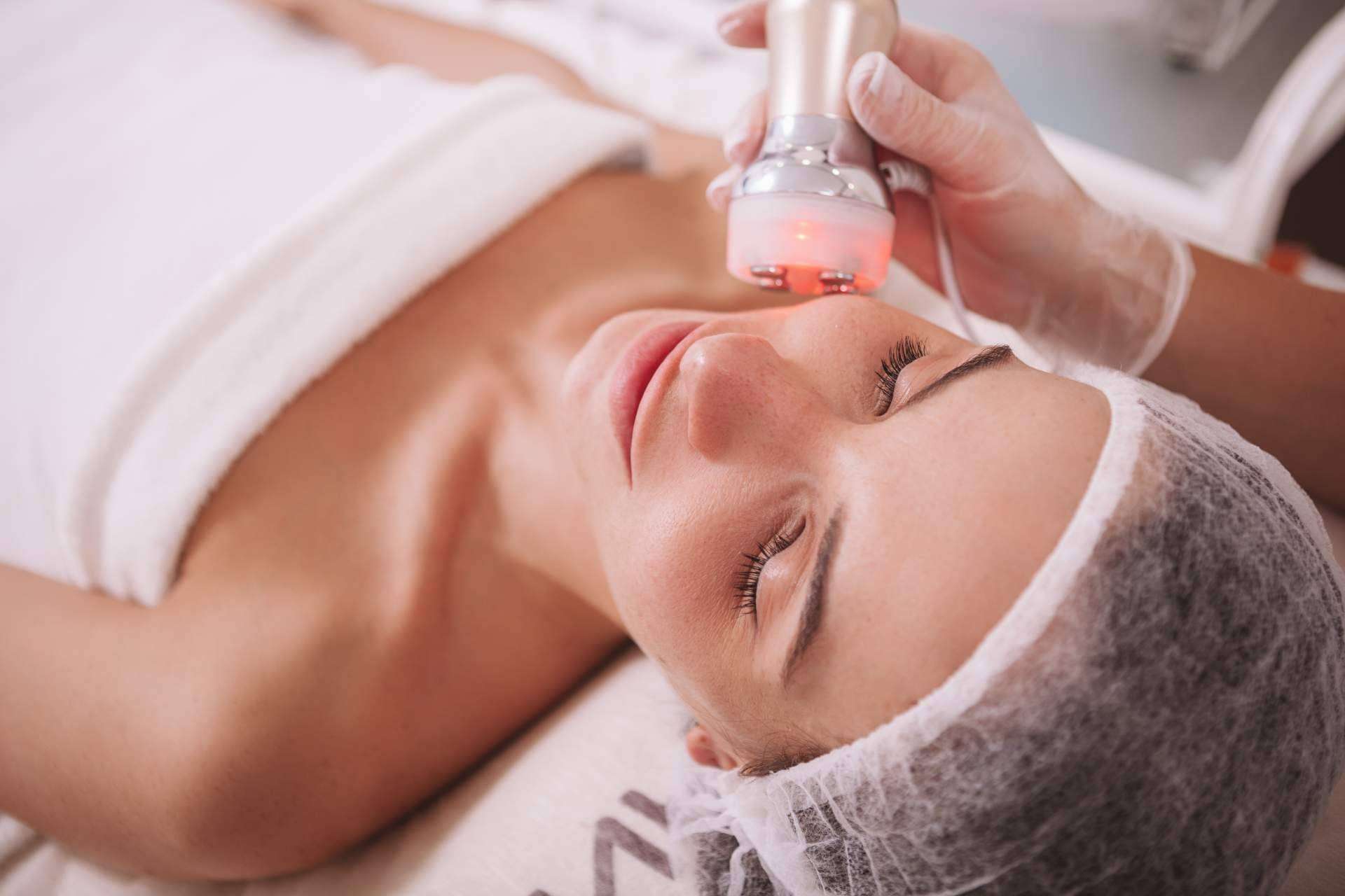 Uno de los mejores métodos no invasivos para rejuvenecer la piel: la radiofrecuencia facial