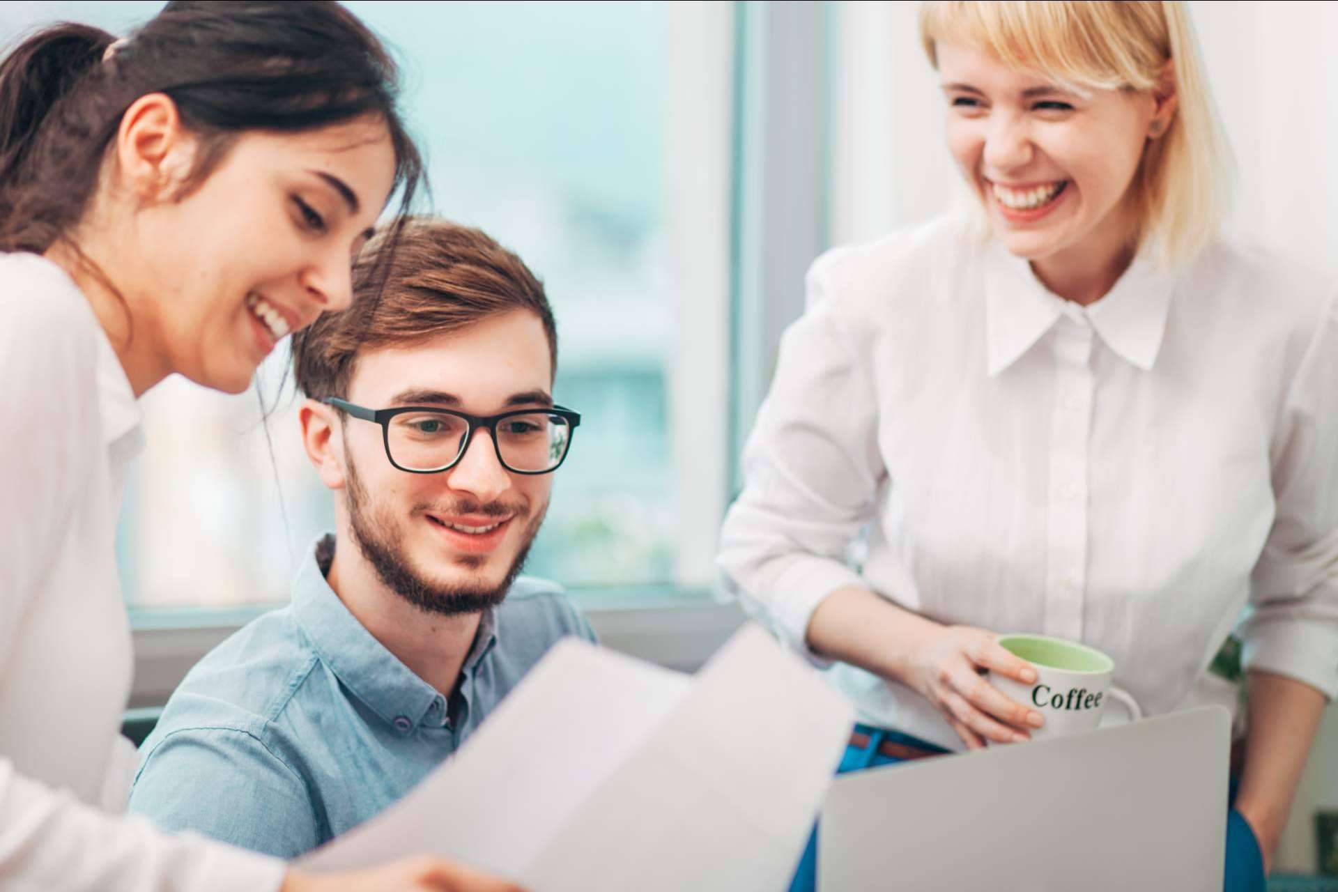 ¿Cómo pasar de becario de verano a empleado en una empresa? CVapp