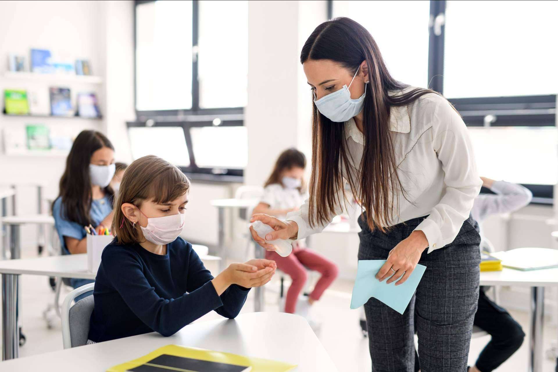 La nueva normalidad del COVID-19 y el control en los lugares de trabajo y escuelas, por Clínicas VDS