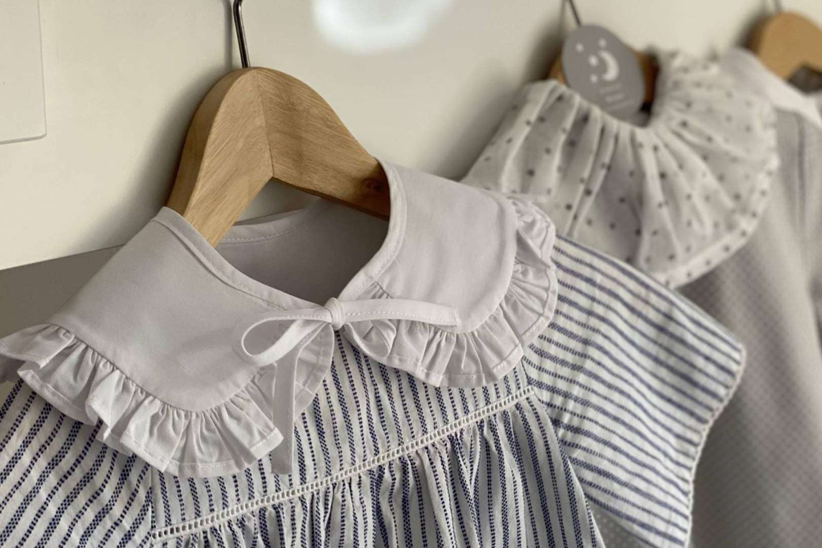 ¿Cómo adornar las camisas de los hijos? Los cuellos infantiles de VinicaMoon