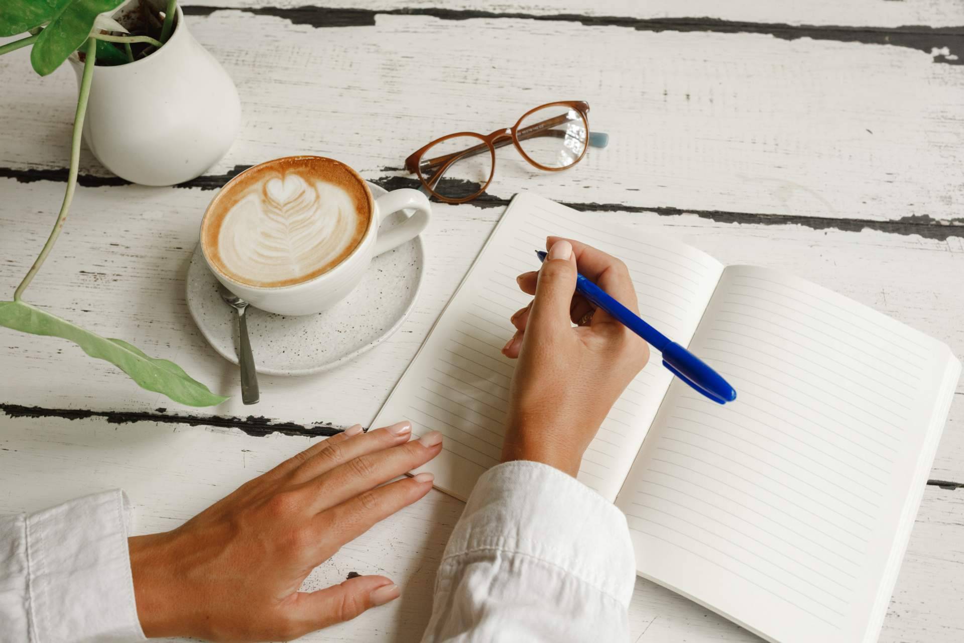 Academia Alto Rendimiento ofrece asesoramiento a aquellas personas que deseen escribir y autopublicar un libro, guía o manual