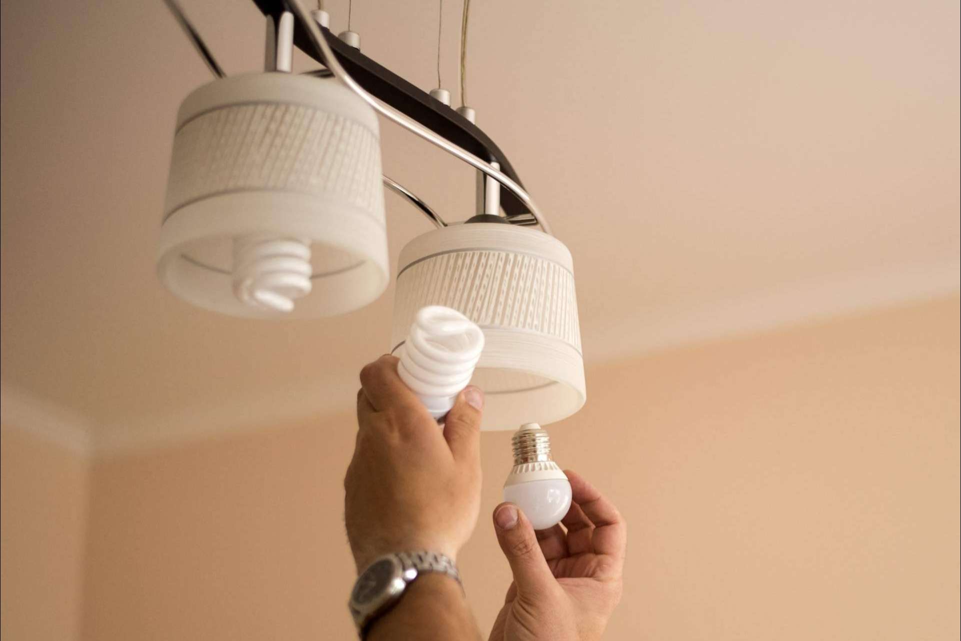 Las luminarias de la tienda online Ahorra en Bolboreta ofrecen un verdadero ahorro energético en la sección de bricolaje