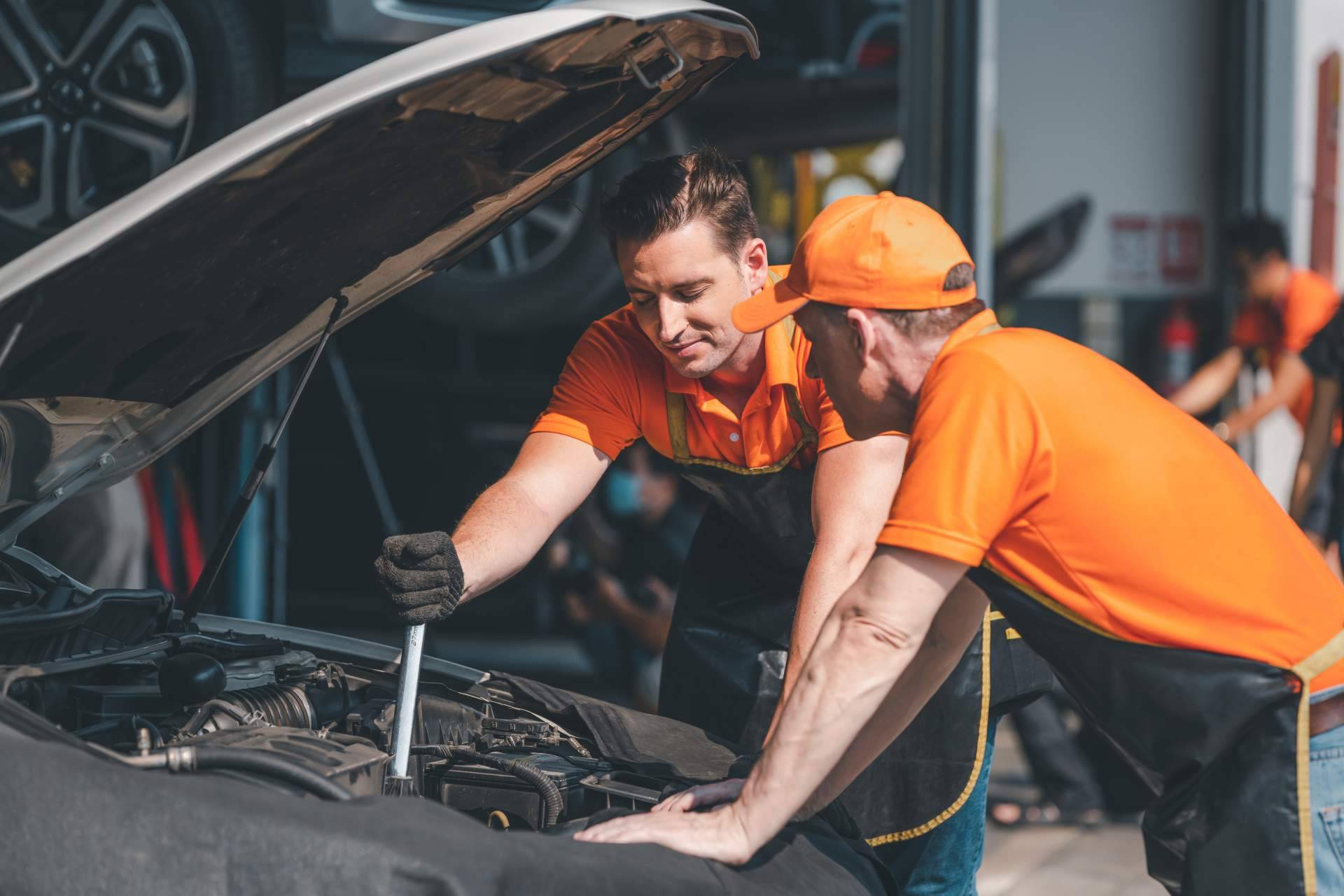 Denikey ofrece una reparación de centralitas de motor profesional