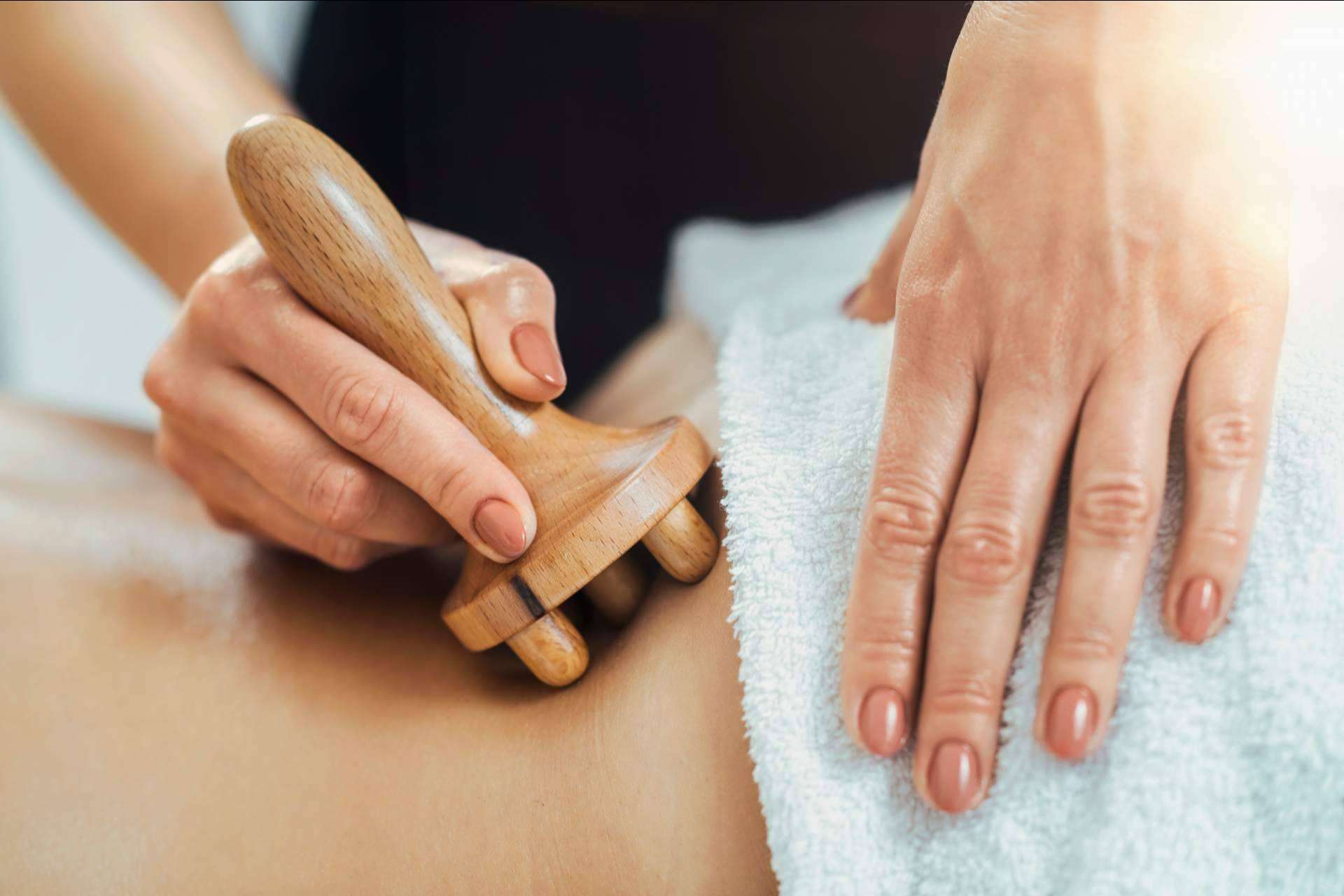Modelar y reafirmar la figura con la maderoterapia, disponible en Crina Rus Beauty Center