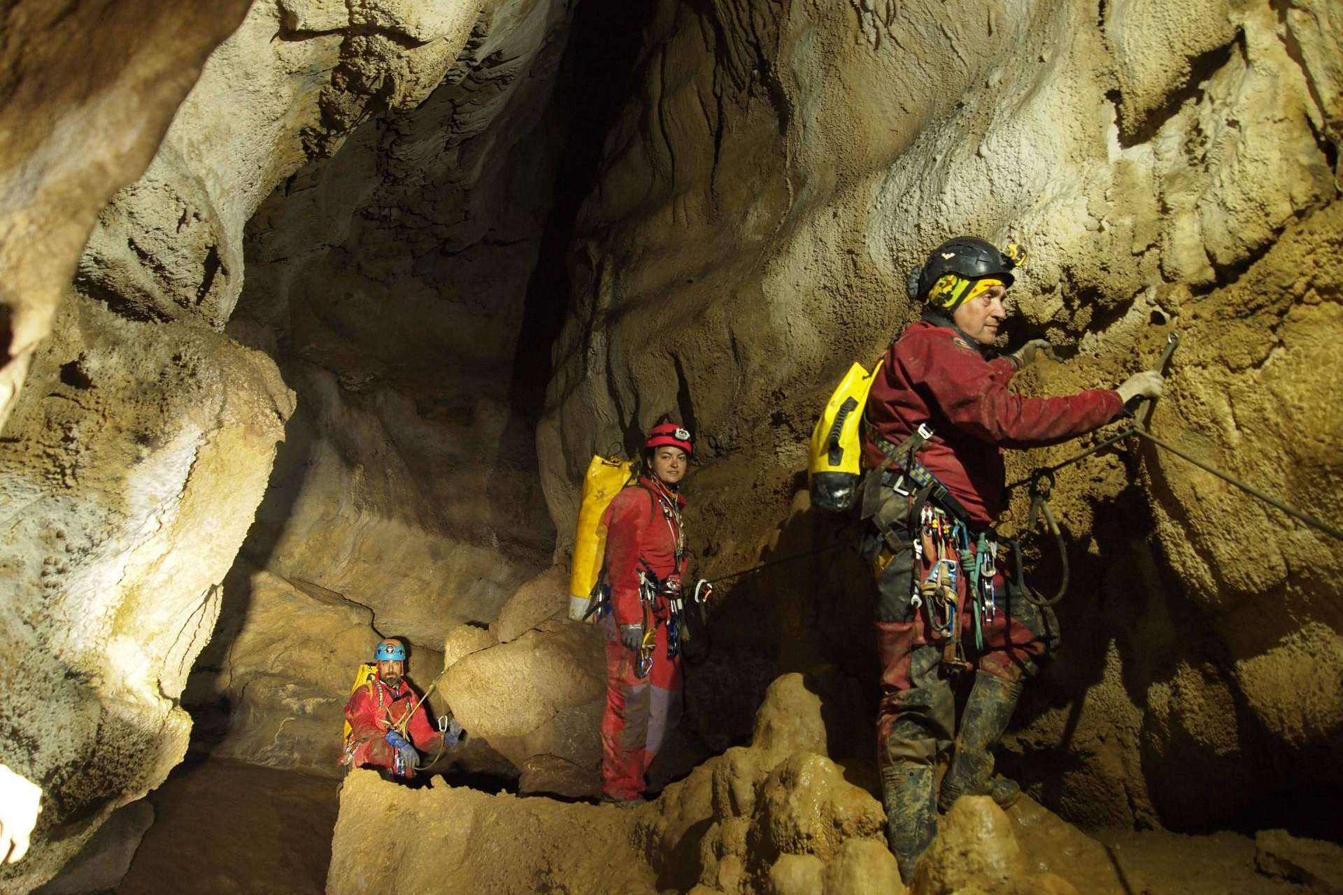 Formarse en espeleología con el equipo de Vertical Challenge