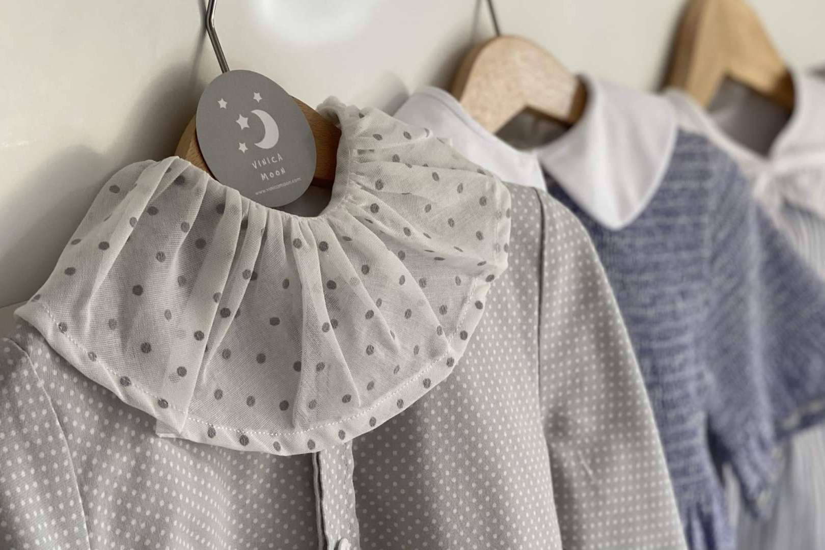 Cuellos de camisas; la especialidad de VinicaMoon, una de las empresas referentes en el mundo de los complementos