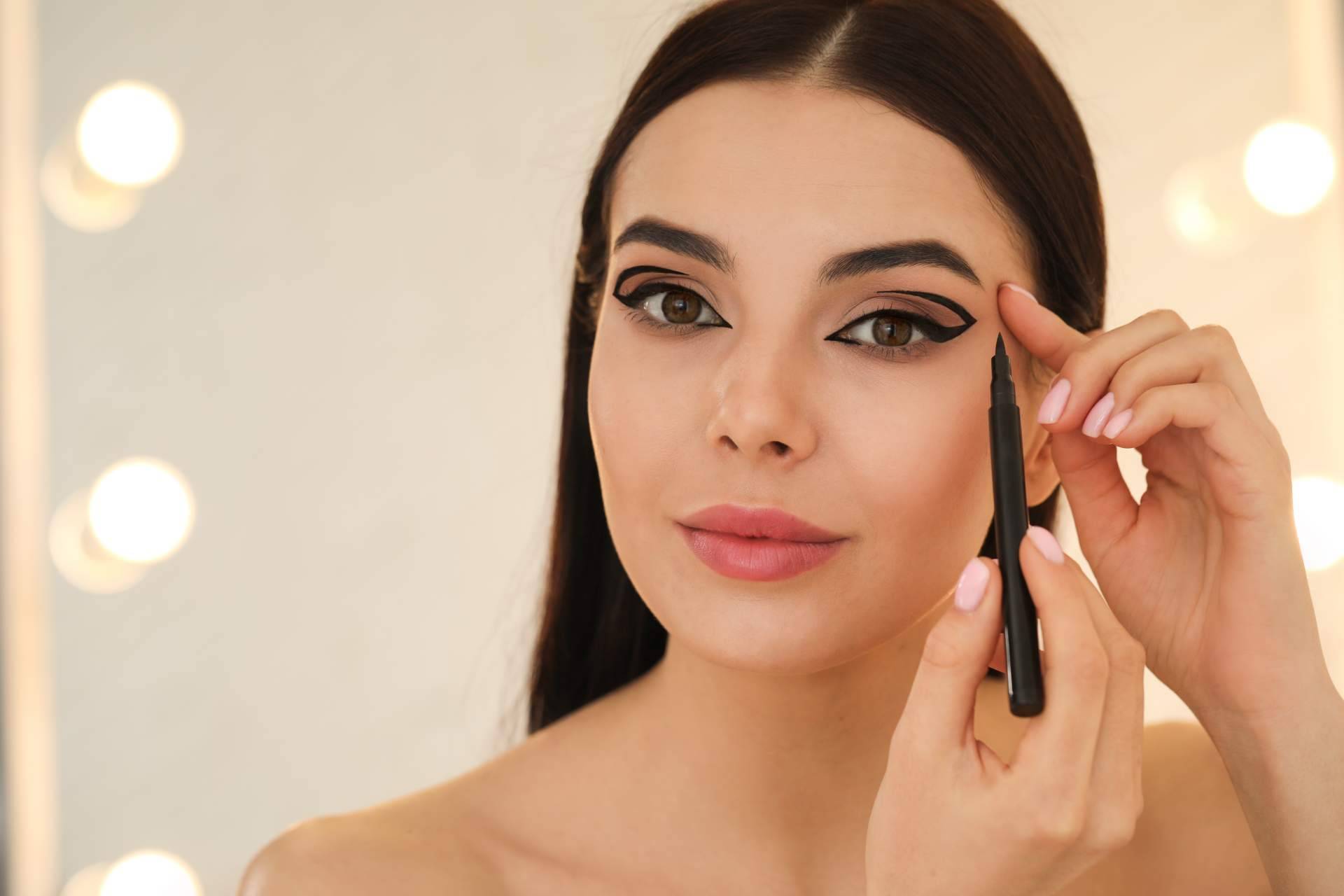 A de Ahorro: las nuevas tendencias de maquillaje con eyeliner y rubor