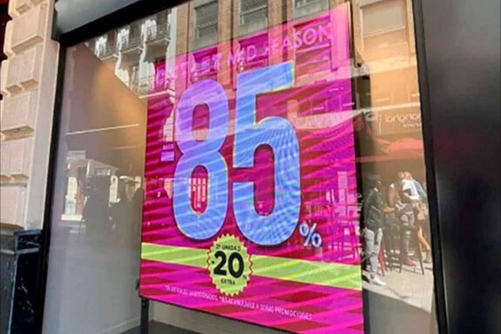 Pantallas LED: ¿Cómo atraer a los clientes a través de los escaparates?