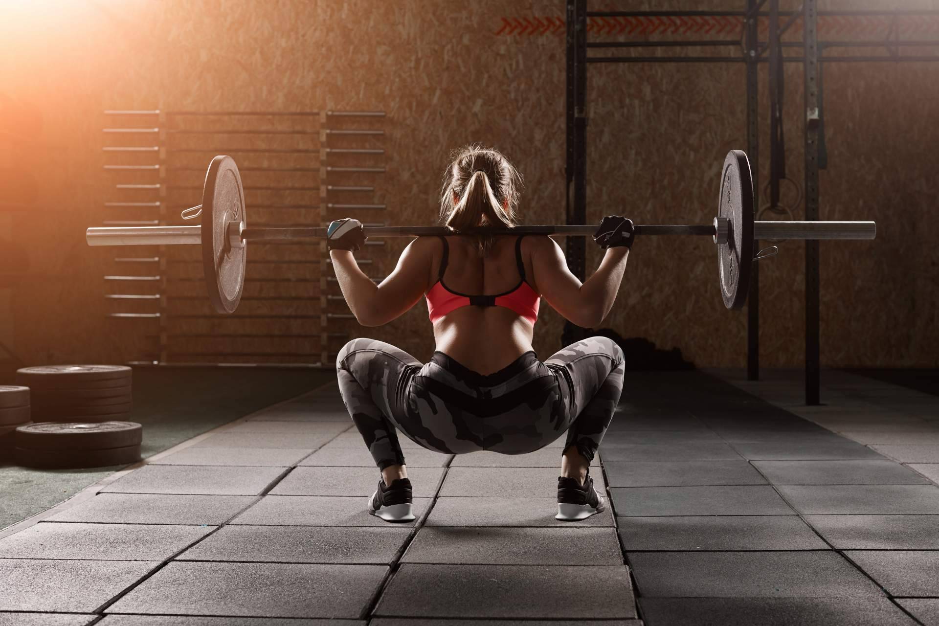 PmteamWomanFit: los beneficios del entrenamiento de pesas en la mujer