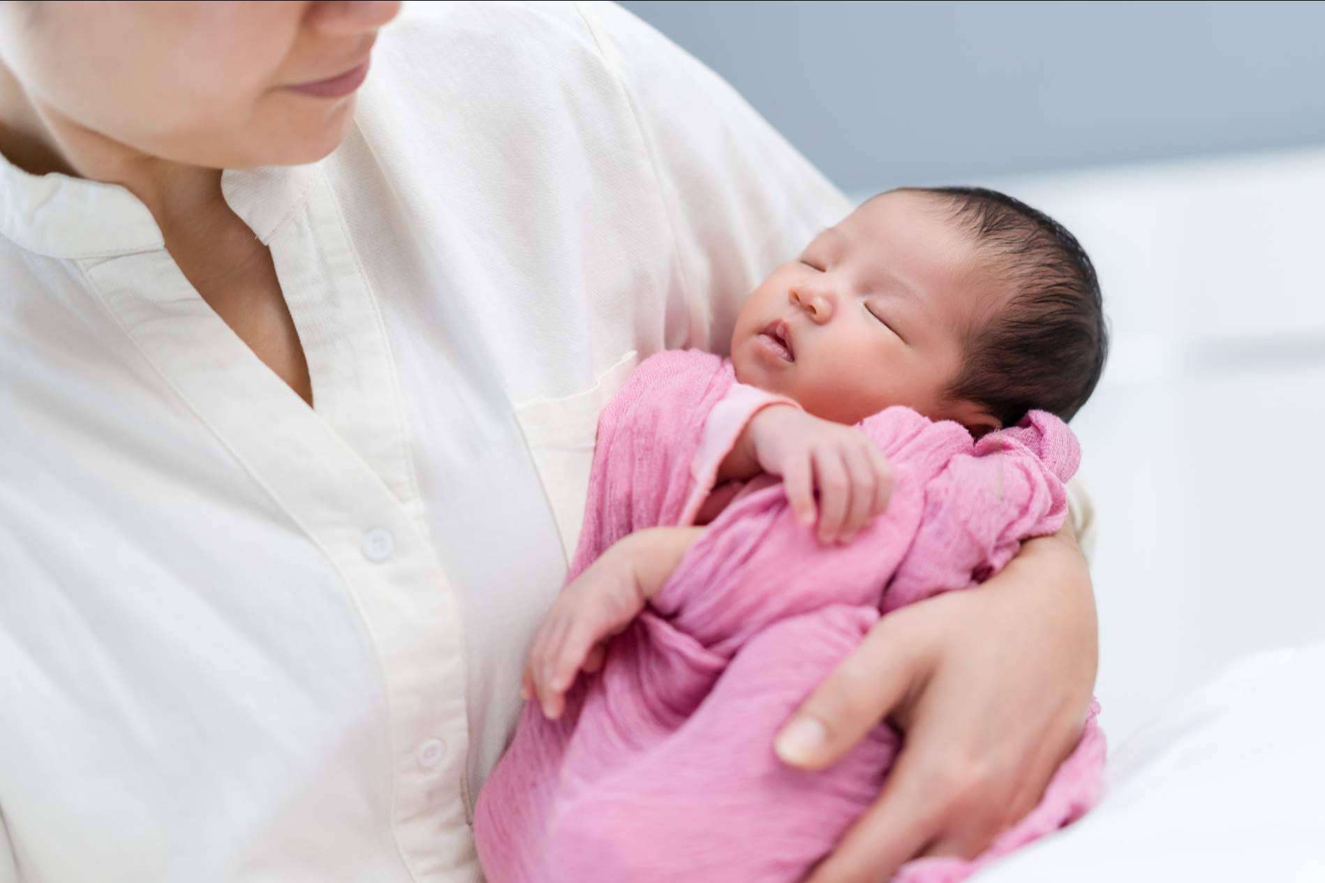 Dormir a un bebé toda la noche sí es posible con la práctica de los hábitos saludables de BabySteps by Marian