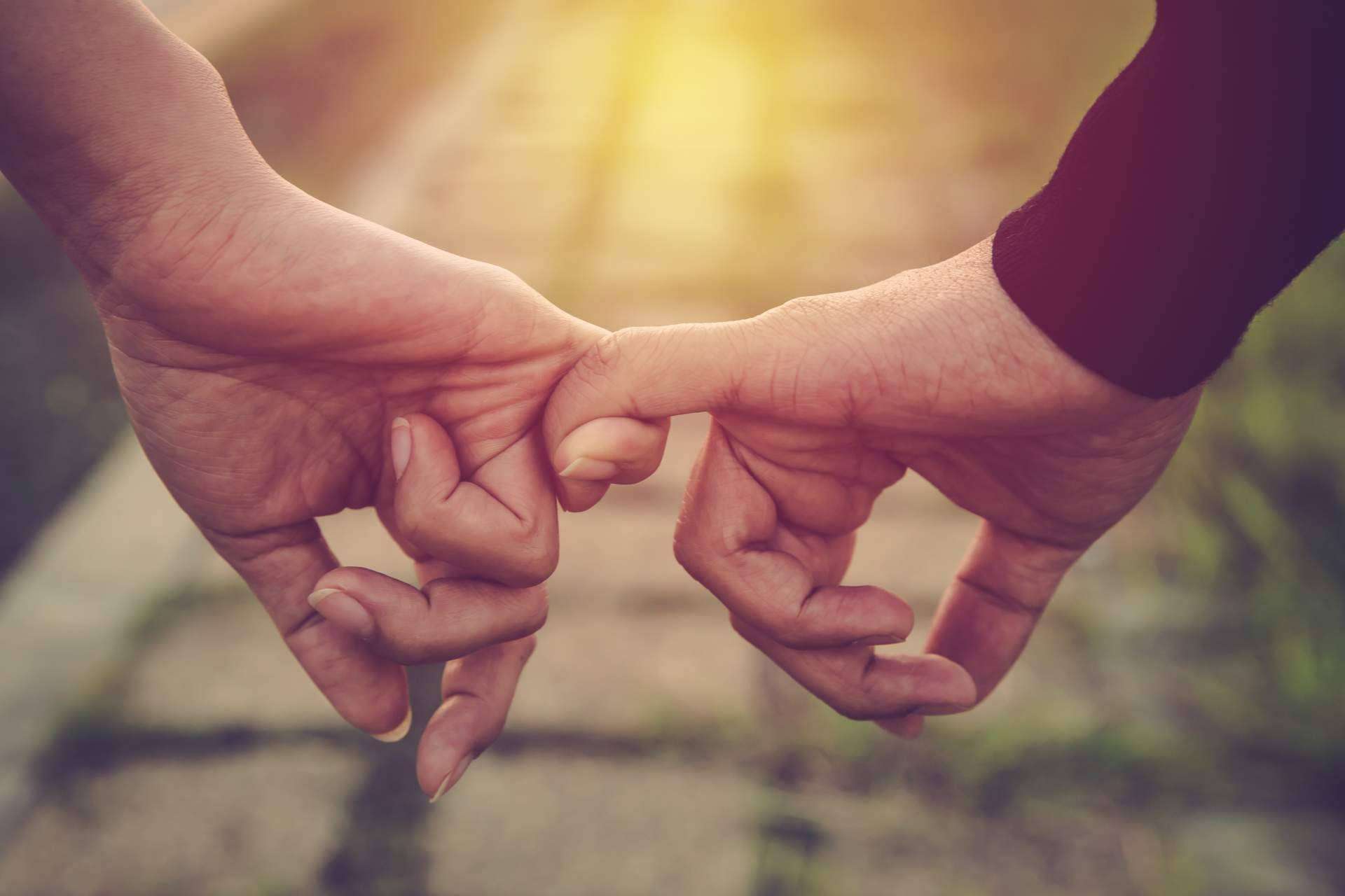 Ayudar a las personas a encontrar una pareja estable y compatible con la empresa de coaching sentimental Uniti